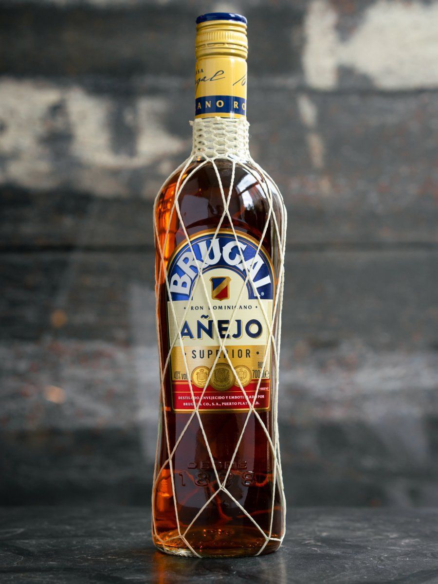 Ром Brugal Anejo Superior лучшая цена в ресторане Остерия Амичи Ром Brugal Anejo Superior / Бругал Аньехо Супериор