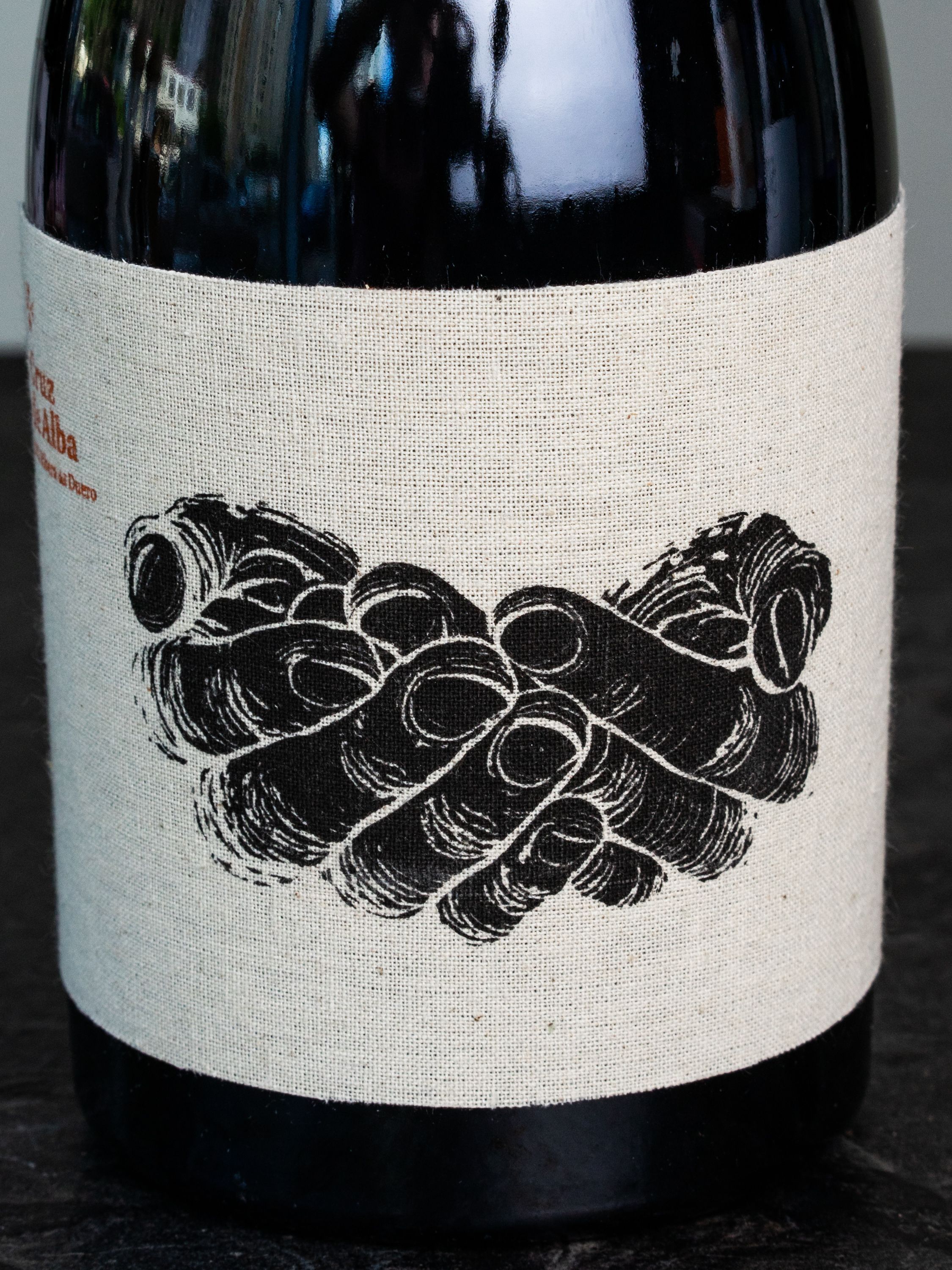 Купить вино Bodegas Cruz de Alba Finca Los Hoyales Ribera del Duero в винном ресторане Остерия цена Вино Bodegas Cruz de Alba Finca Los Hoyales Ribera del Duero / Финка Лос Ойалес