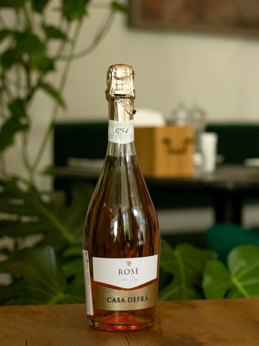 Купить игристое вино Casa Defra Prosecco Rose - лучшая цена и выбор в Остерия Амичи Игристое вино Casa Defra Prosecco Rose / Каза Дефра Просекко Розе
