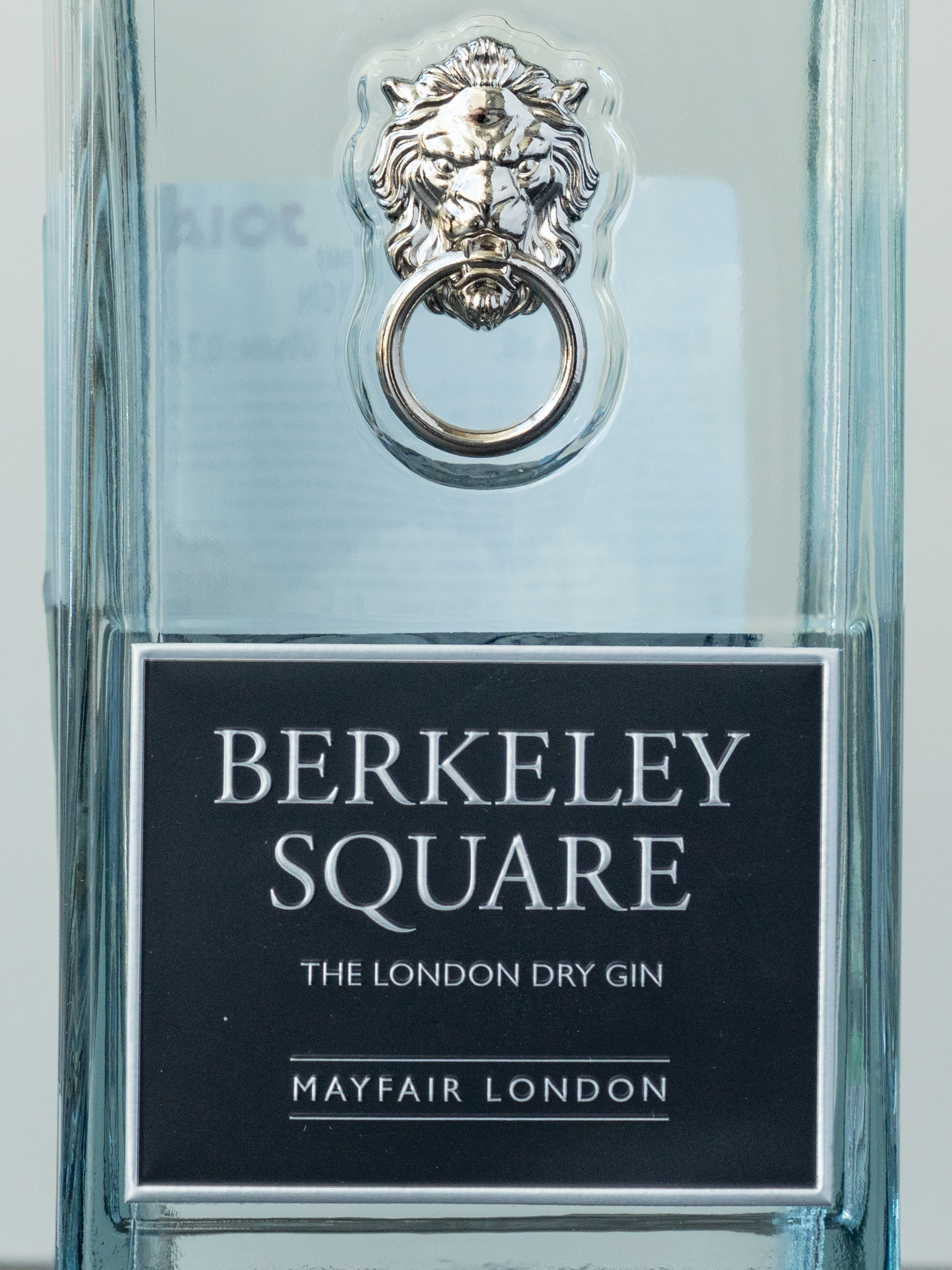 Джин Gin Berkeley Square купить по лучшей цене Мосфильмовская 88 Джин Gin Berkeley Square / Беркли Сквер