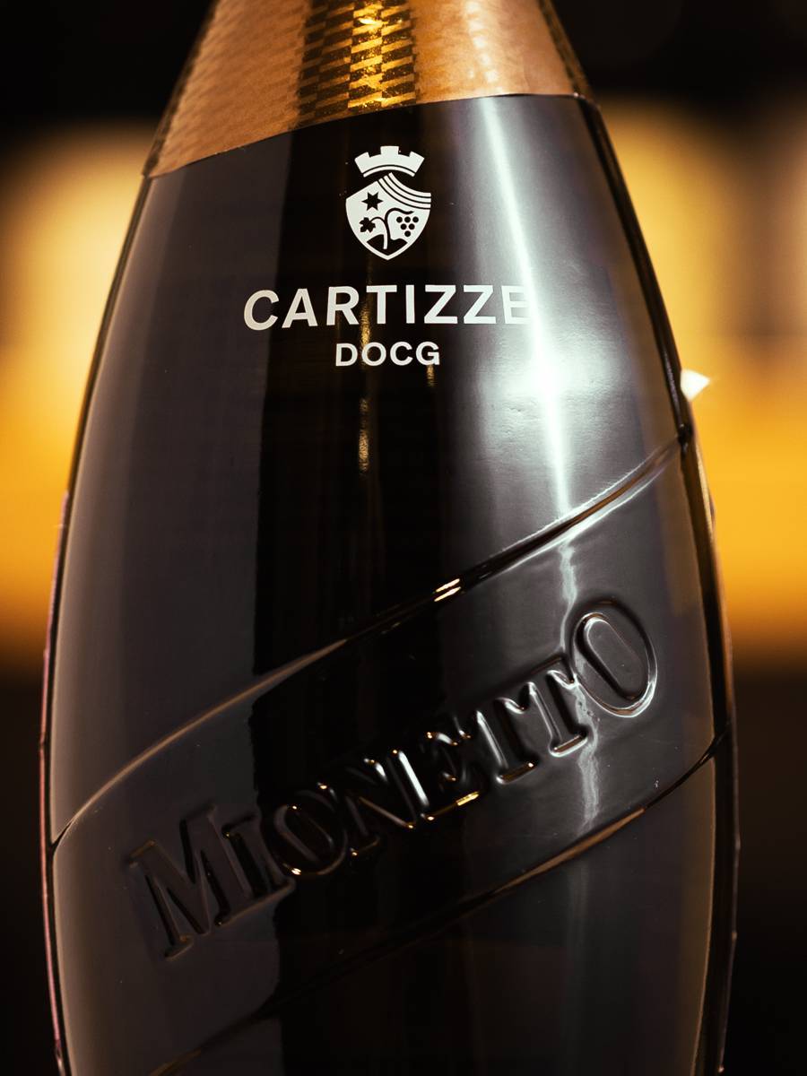 Игристое вино Prosecco Valdobbiadene Superiore di Cartizze Dry Mionett купить в винном ресторане Остерия - лучшая цена Игристое вино Prosecco Valdobbiadene Superiore di Cartizze Dry Mionett / o Вальдоббьядене Супериоре ди Картицце Драй Мионетто
