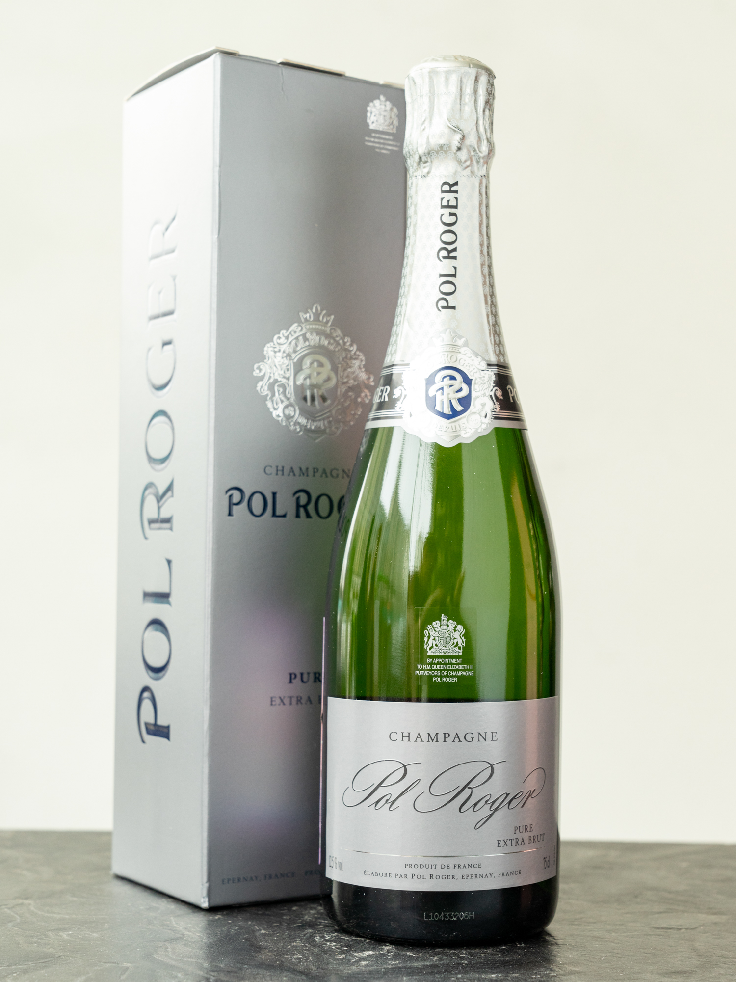 Шампанское Pol Roger Pure Extra Brut купить в винном ресторане Остерия - лучшая цена Шампанское Pol Roger Pure Extra Brut / Поль Роже Пюр