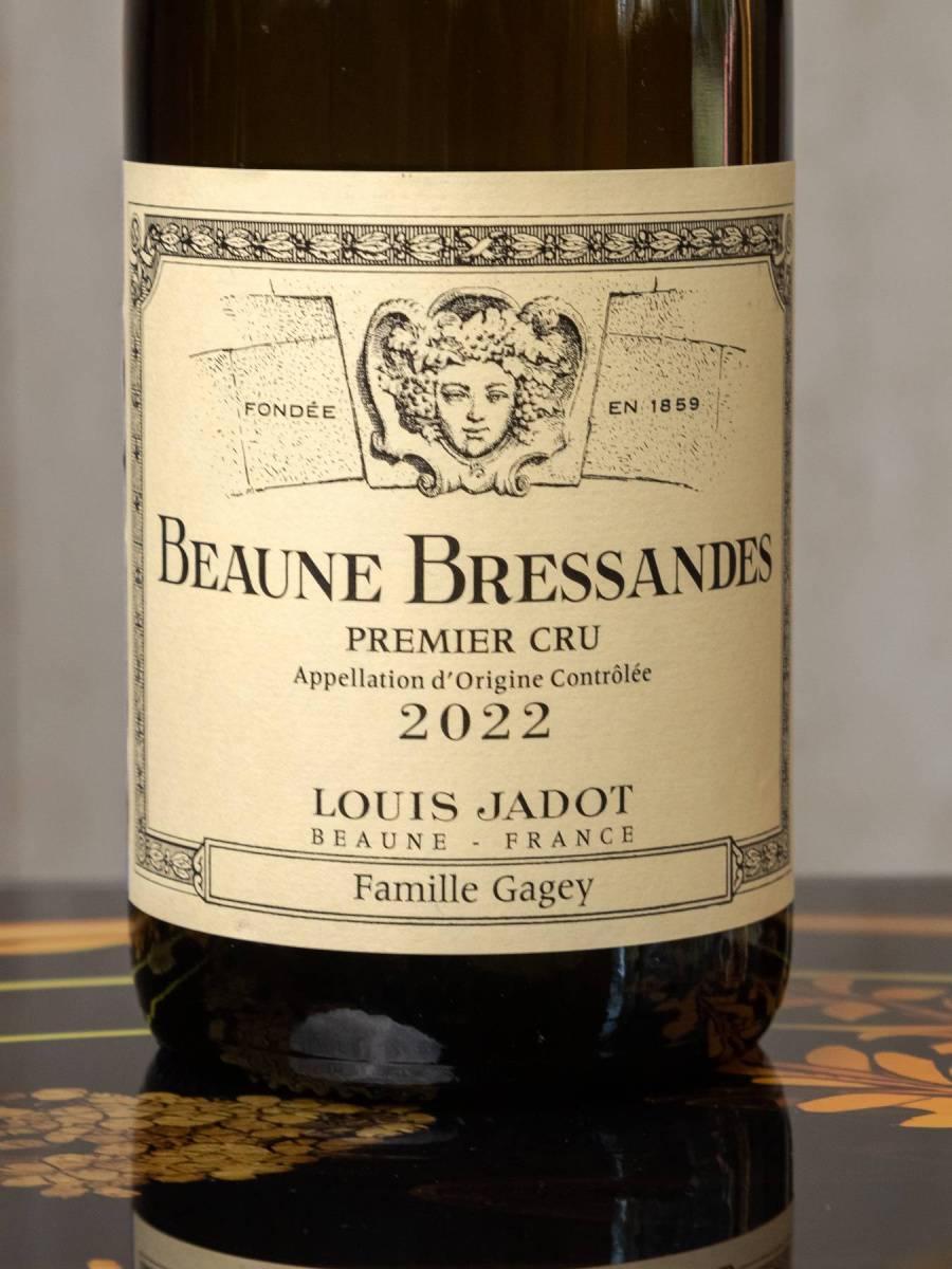 Вино Louis Jadot Beaune Premier Cru купить в винном ресторане Остерия - лучшая цена Вино Louis Jadot Beaune Premier Cru / Луи Жадо Бон Премье Крю