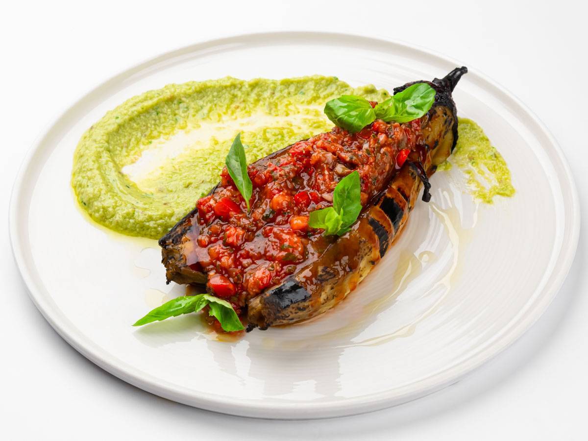 Запеченный баклажан с томатной сальсой