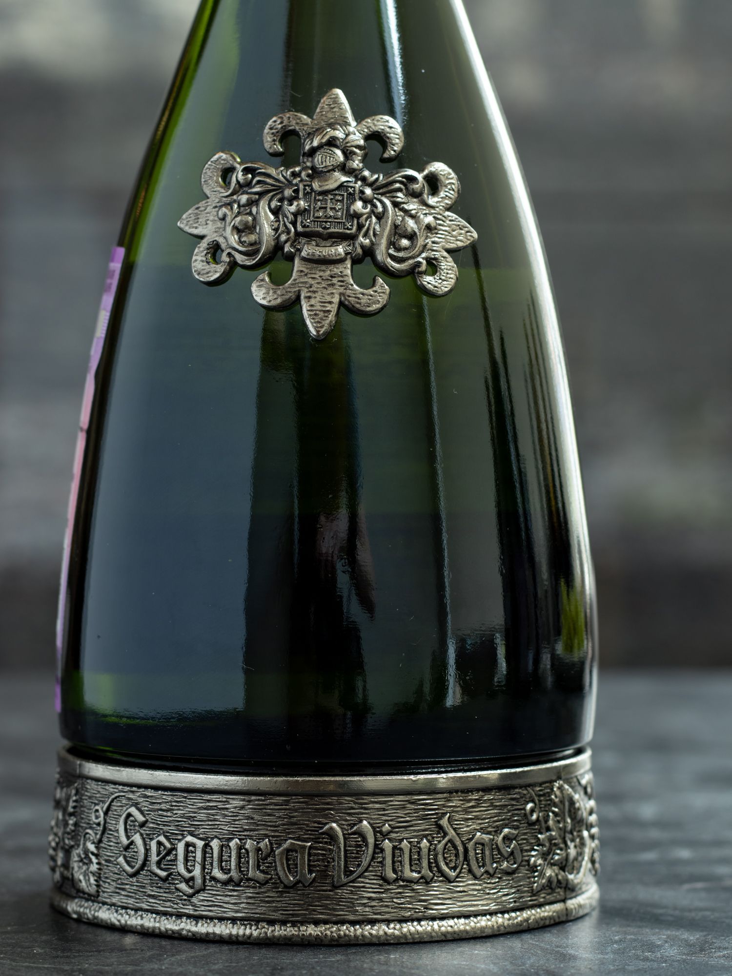 Купить игристое вино Segura Viudas Cava Brut Reserva Heredad 750 - лучшая цена и выбор в Остерия Амичи Игристое вино Segura Viudas Cava Brut Reserva Heredad 750 ml / Сегура Виудас Кава Брют Ресерва Эредад 750 мл
