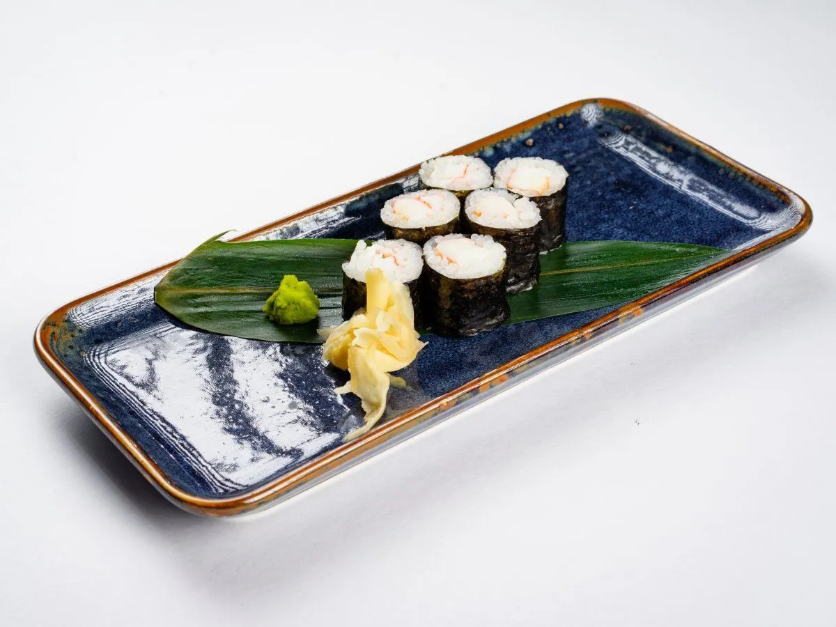 Маки с копченым угрём