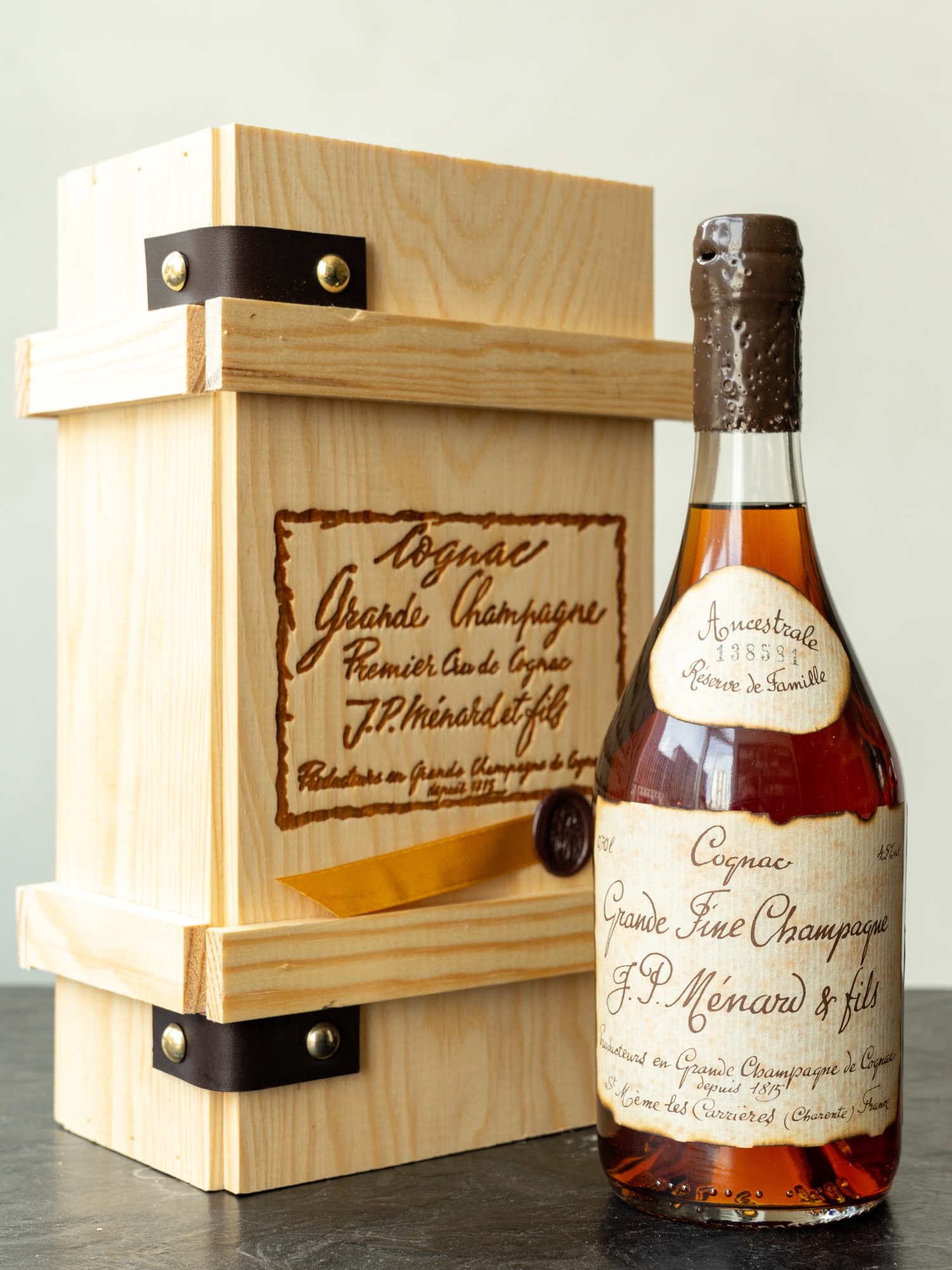Коньяк Menard Grande Fine Champagne Ancestrale Reserve de Famille купить в винном ресторане Остерия Амичи - лучшая цена Коньяк Menard Grande Fine Champagne Ancestrale Reserve de Famille / Менар Ансестраль Резерв дё Фамий Гран Фин Шампань