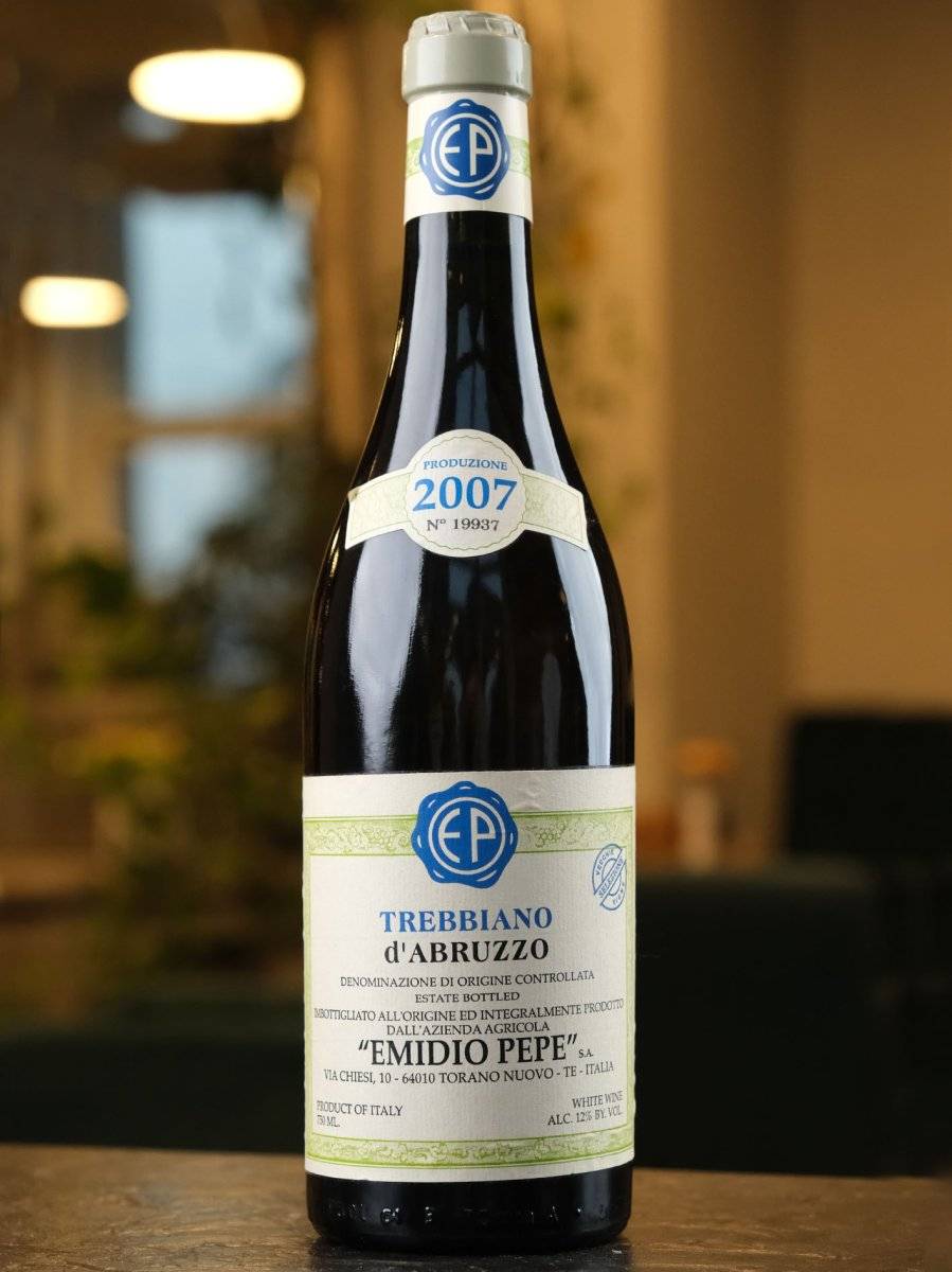 Вино Emidio Pepe Trebbiano d'Abruzzo 2007 купить в ресторане Остерия лучшая цена Вино Emidio Pepe Trebbiano d'Abruzzo 2007 / Эмидио Пепе Треббьяно д'Абруццо