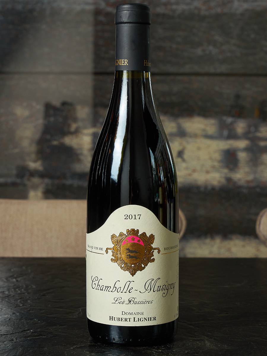 Вино Hubert Lignier Chambolle-Musigny Les Bussieres 2017 купить в винном ресторане Остерия - лучшая цена Вино Hubert Lignier Chambolle-Musigny Les Bussieres 2017 AOC / Шамболь-Мюзиньи Юбер Линье Ле Бюсьер