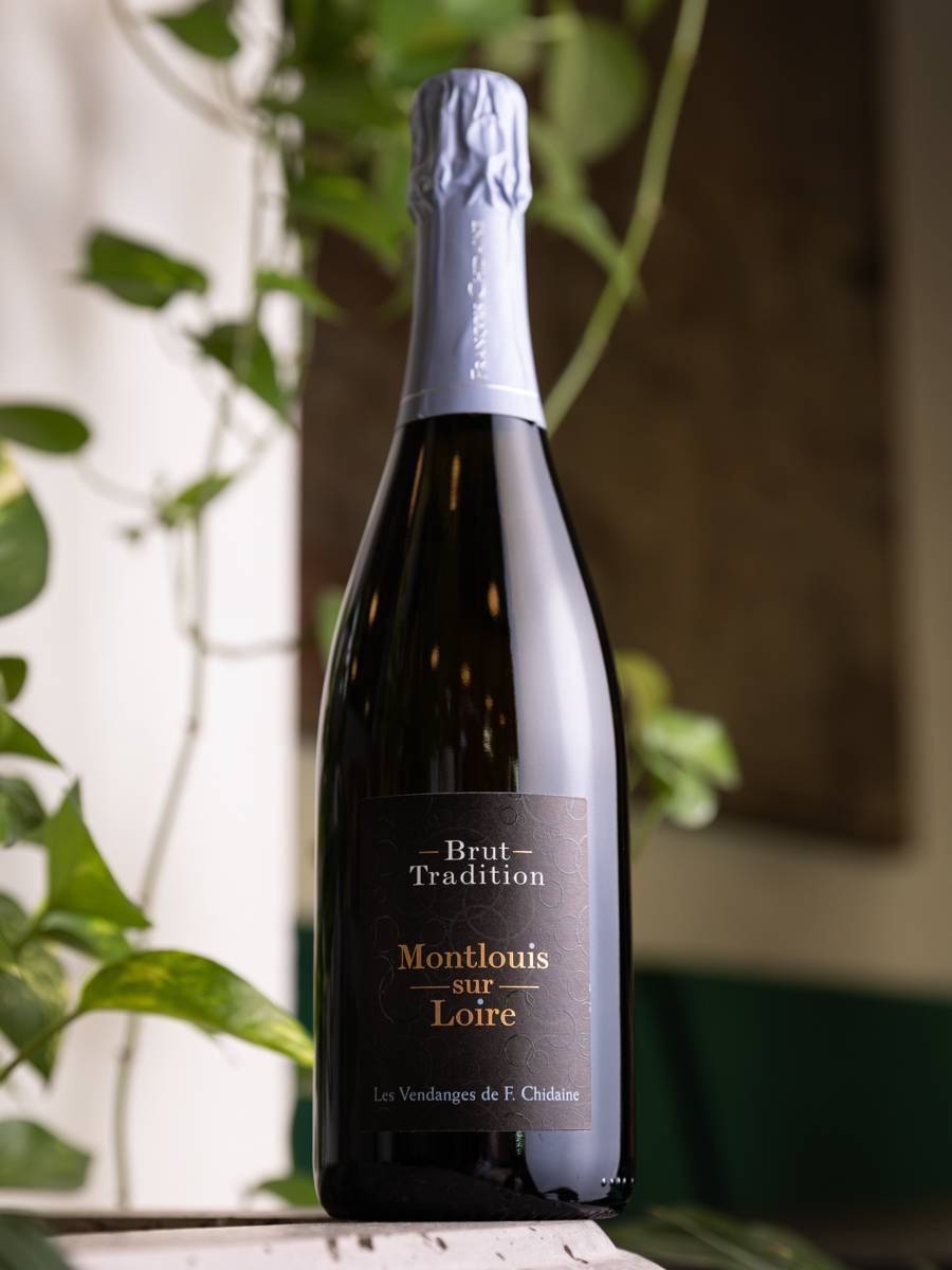 Игристое вино Montlouis sur Loire Brut Tradition Francois Chidaine купить в винном ресторане Остерия - лучшая цена Игристое вино Montlouis sur Loire Brut Tradition Francois Chidaine / Монлуи сюр Луар Брют Традисьон Франсуа Шидэн