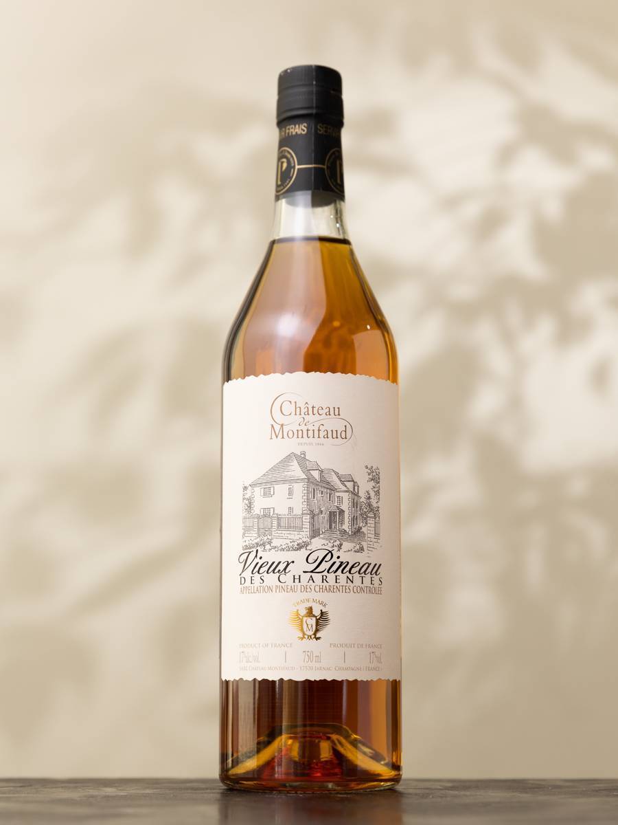 Вино Vieux Pineau des Charentes Blanc купить в винном ресторане Osteria Amici - цена Вино Vieux Pineau des Charentes Blanc / Вье Пино де Шарант. Шато де Монтифо Блан