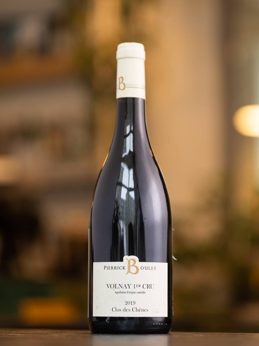 Вино Volnay Premier Cru Clos des Chenes Pierrick Bouley 2019 купить в винном ресторане Остерия - лучшая цена Вино Volnay Premier Cru Clos des Chenes Pierrick Bouley 2019 / Вольне Премье Крю Кло де Шен Пьеррик Були