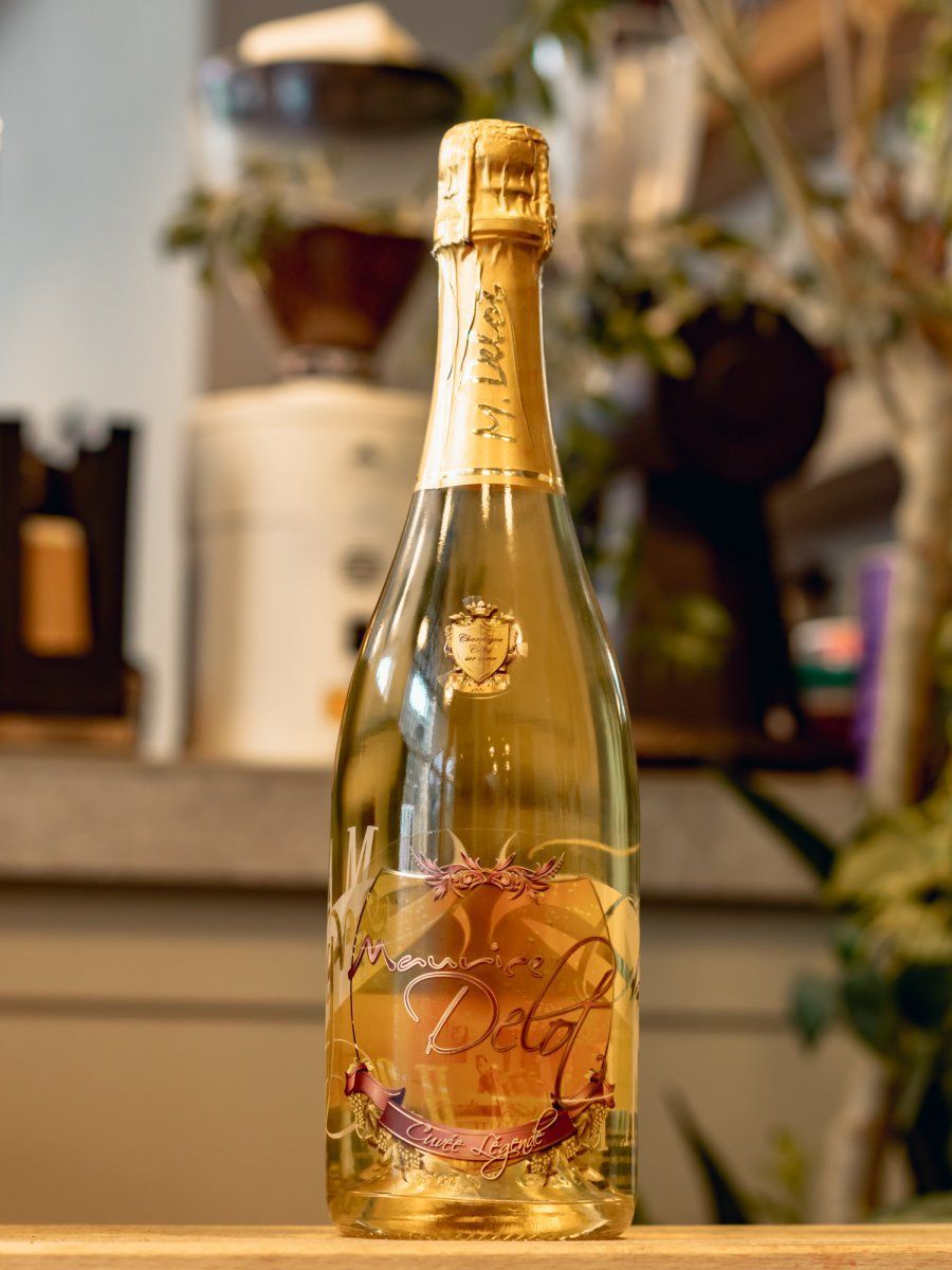 Шампанское Delot Cuvee Legende Brut - лучшая цена и выбор в Остерия Амичи Шампанское Delot Cuvee Legende Brut / Дело Кюве Лежанд Брют