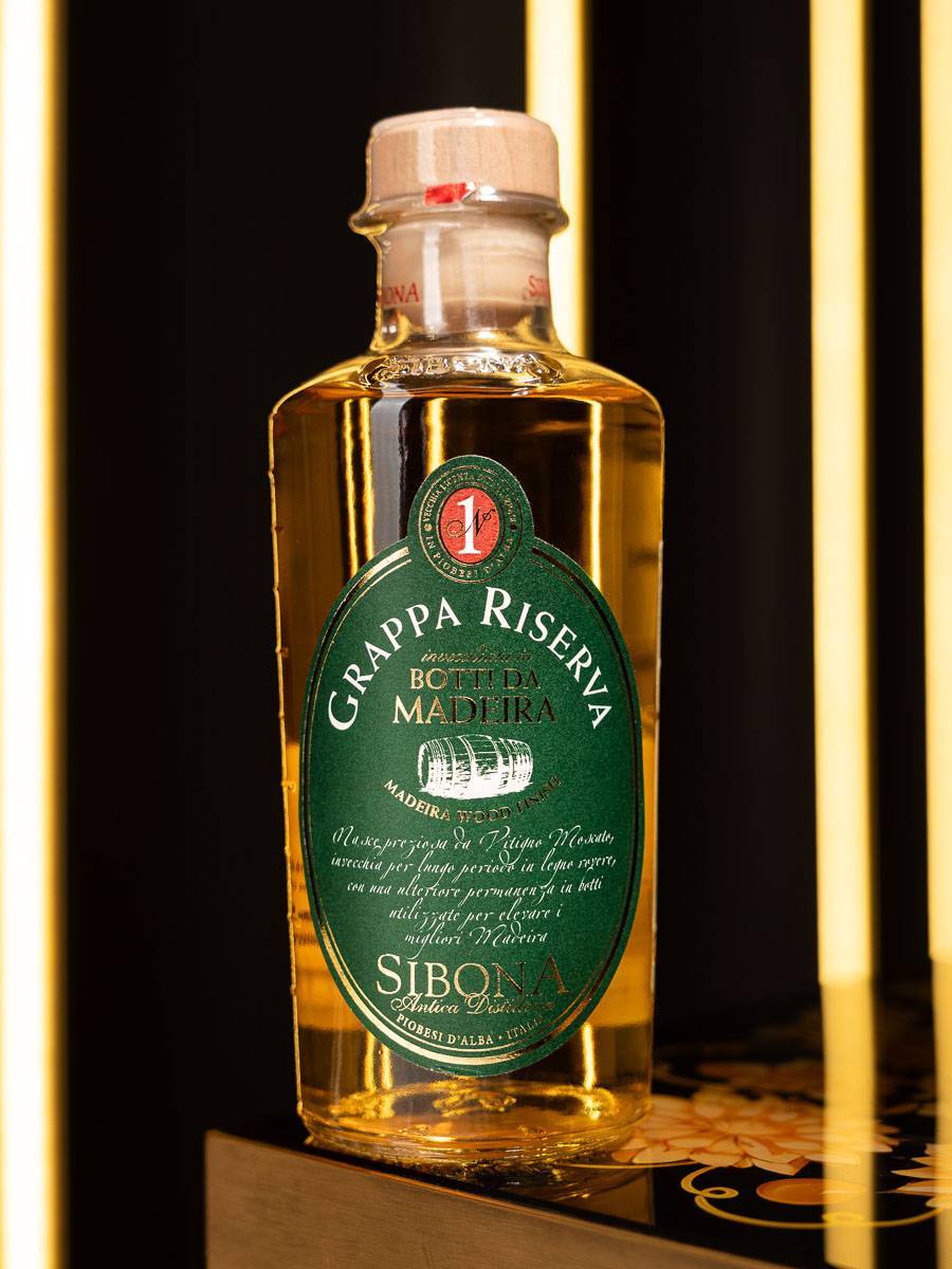 Граппа Sibona Grappa Riserva Madeira Wood Finish / Сибона Ризерва Мадейра Вуд Финиш