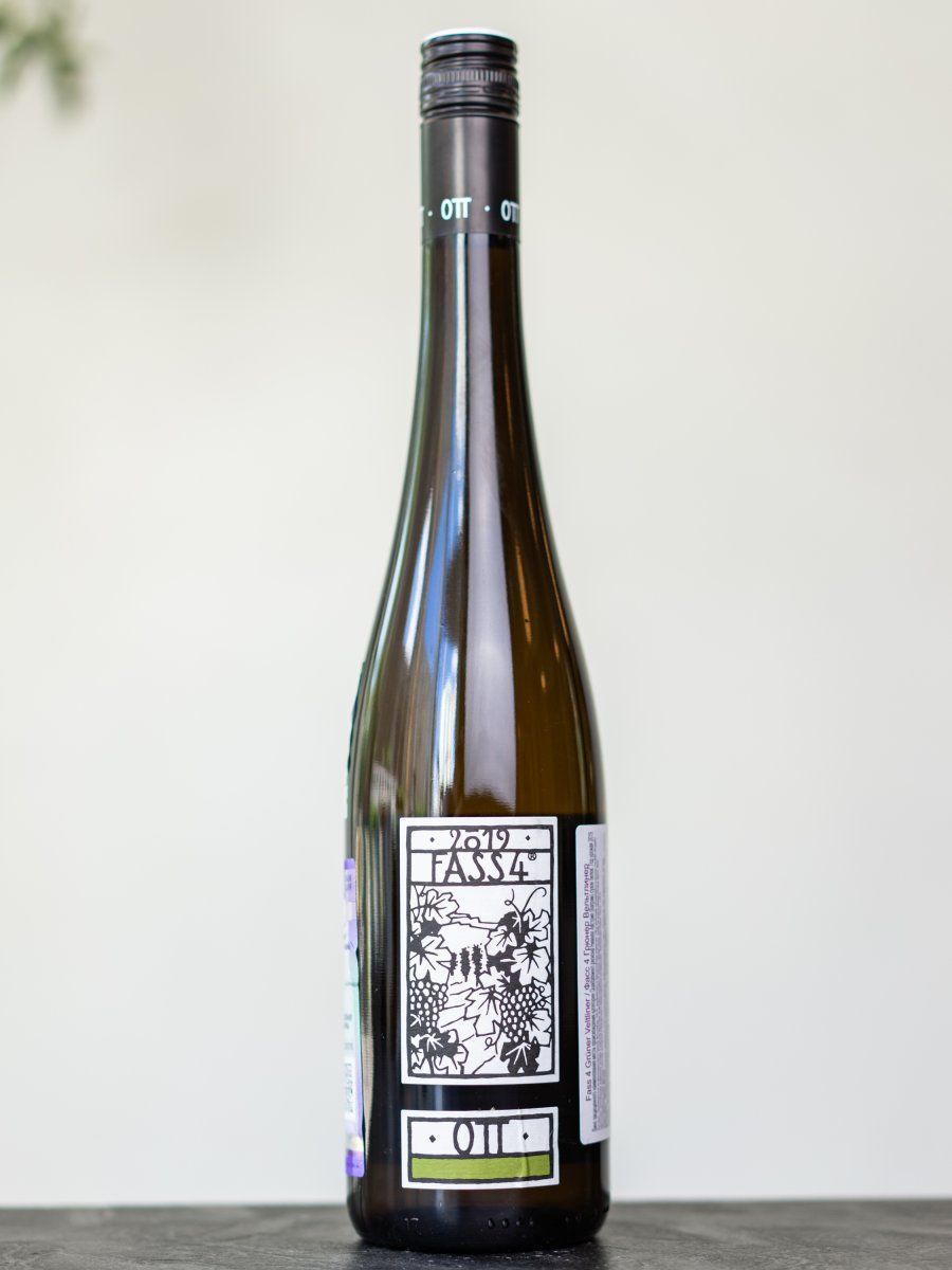 Купить вино Gruner Veltliner Smaragd Fass 4 Weingut Bernhard Ott в винном ресторане Остерия цена Вино Gruner Veltliner Smaragd Fass 4 Weingut Bernhard Ott / Грюнер Вельтлинер Фасс 4 Бернхард Отт