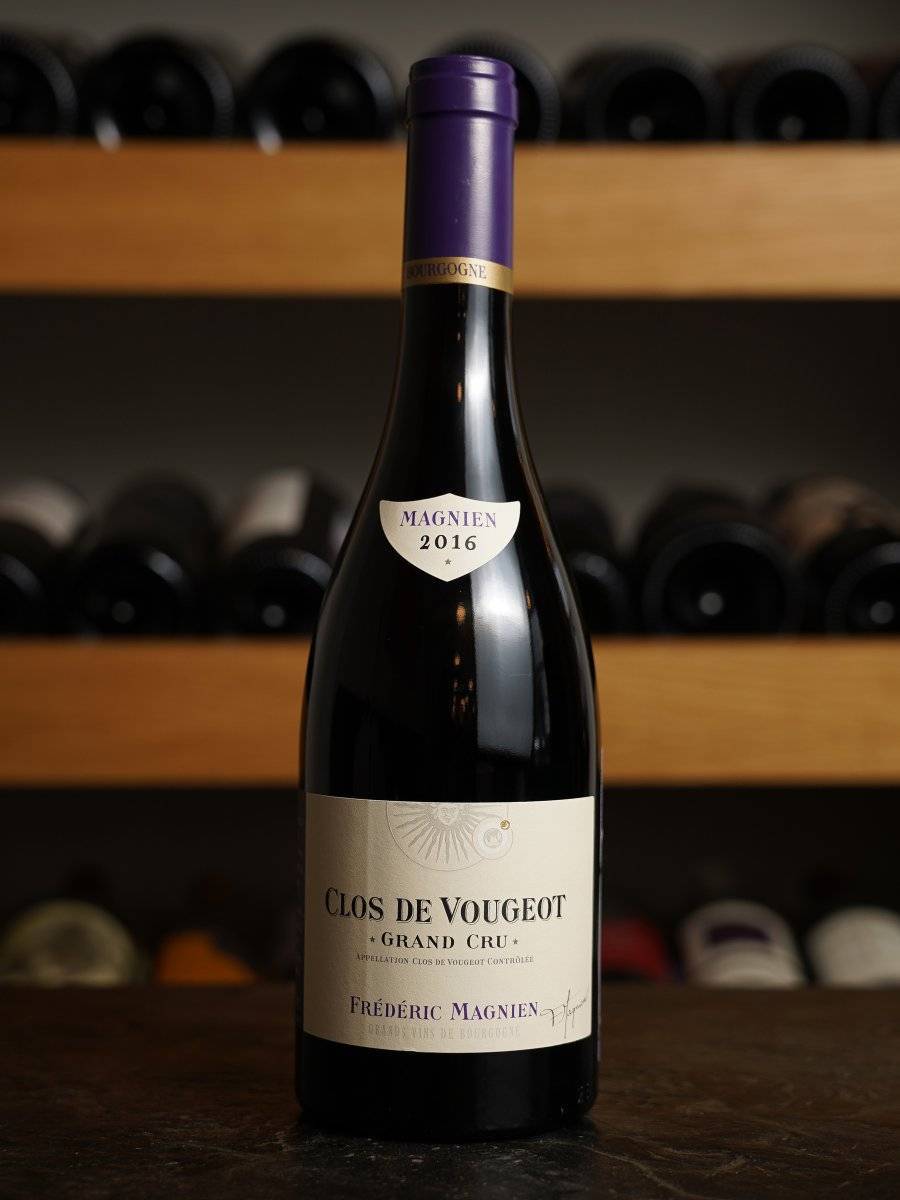 Вино Clos de Vougeot Grand Cru Frederic Magnien купить в винном ресторане Остерия - лучшая цена Вино Clos de Vougeot Grand Cru Frederic Magnien / Кло де Вужо Гран Крю Фредерик Маньен
