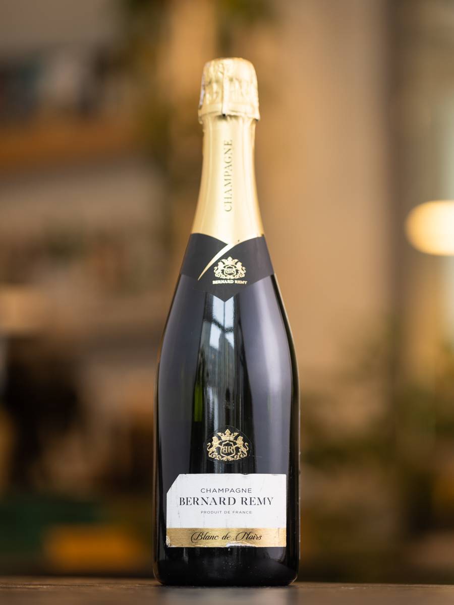 Шампанское Bernard Remy Blanc de Noirs Brut купить в винном ресторане Остерия - лучшая цена Шампанское Bernard Remy Blanc de Noirs Brut / Бернар Реми Блан де Нуар Брют