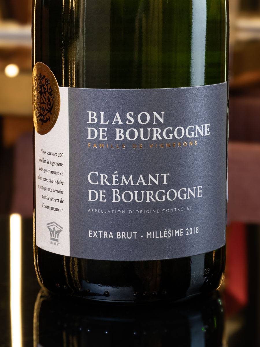 Игристое вино Blason de Bourgogne Blanc de Blancs Cremant de Bourgogne Extra Brut Millesime 2018 купить в винном ресторане Остерия - лучшая цена Игристое вино Blason de Bourgogne Blanc de Blancs Cremant de Bourgogne Extra Brut Millesime 2018 / Блазон де Бургонь Блан де Блан Креман де Бургонь