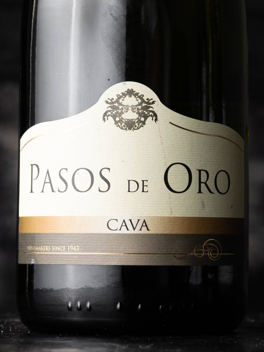 Игристое вино Cava Extra Brut Pasos de Oro купить в винном ресторане Остерия - лучшая цена Игристое вино Cava Extra Brut Pasos de Oro / Кава Экстра Брют Пасос де Оро