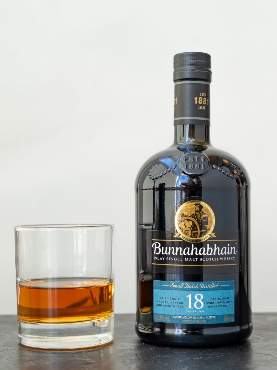 Виски Bunnahabhain 18 years old купить в винном ресторане Остерия Амичи - лучшая цена Виски Bunnahabhain 18 years old / Буннахавэн 18 лет