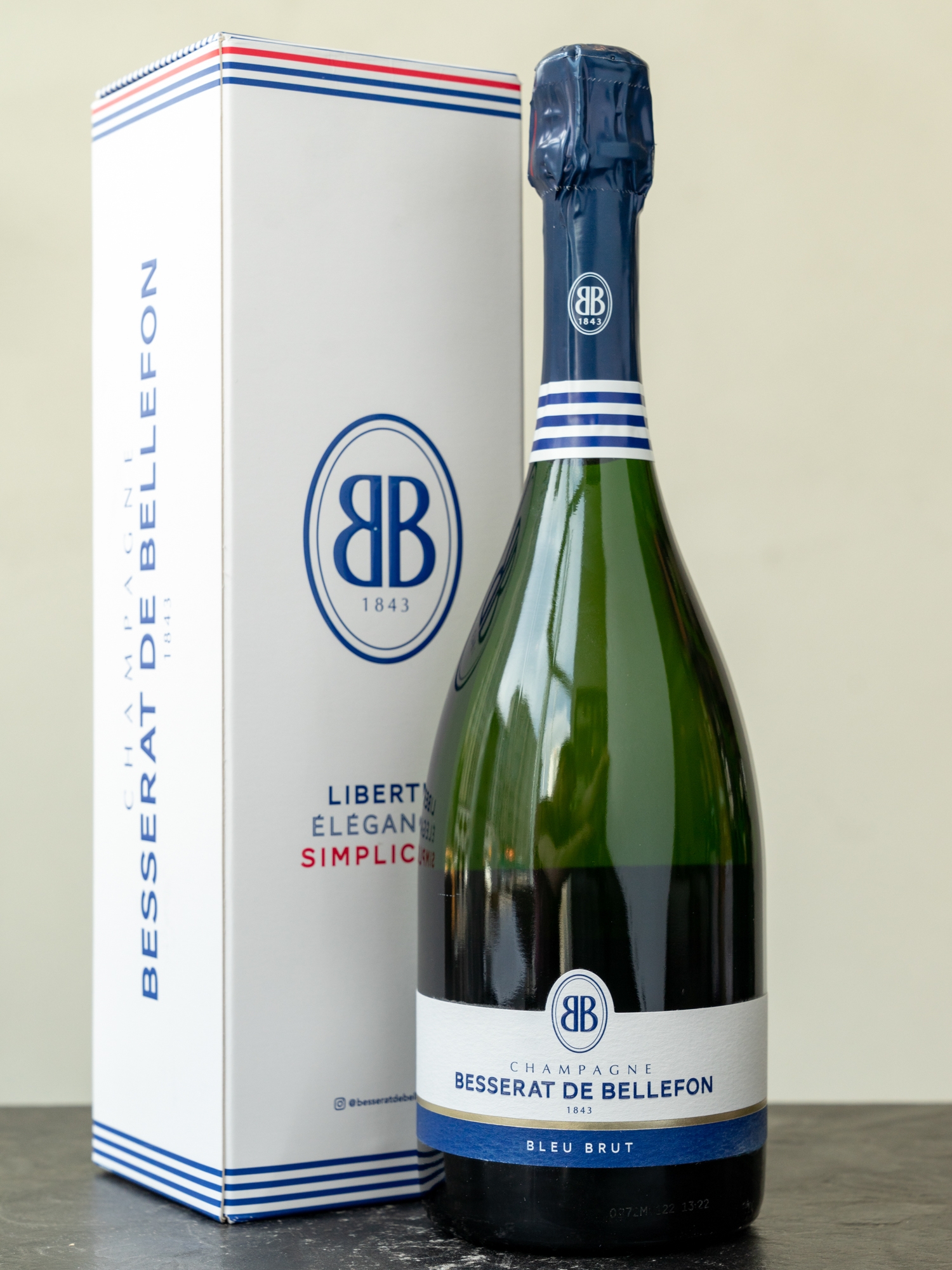 Шампанское Besserat de Bellefon Cuvee des Moines купить в винном ресторане Остерия - лучшая цена Шампанское Besserat de Bellefon / Бессера де Бельфон Блю Брют