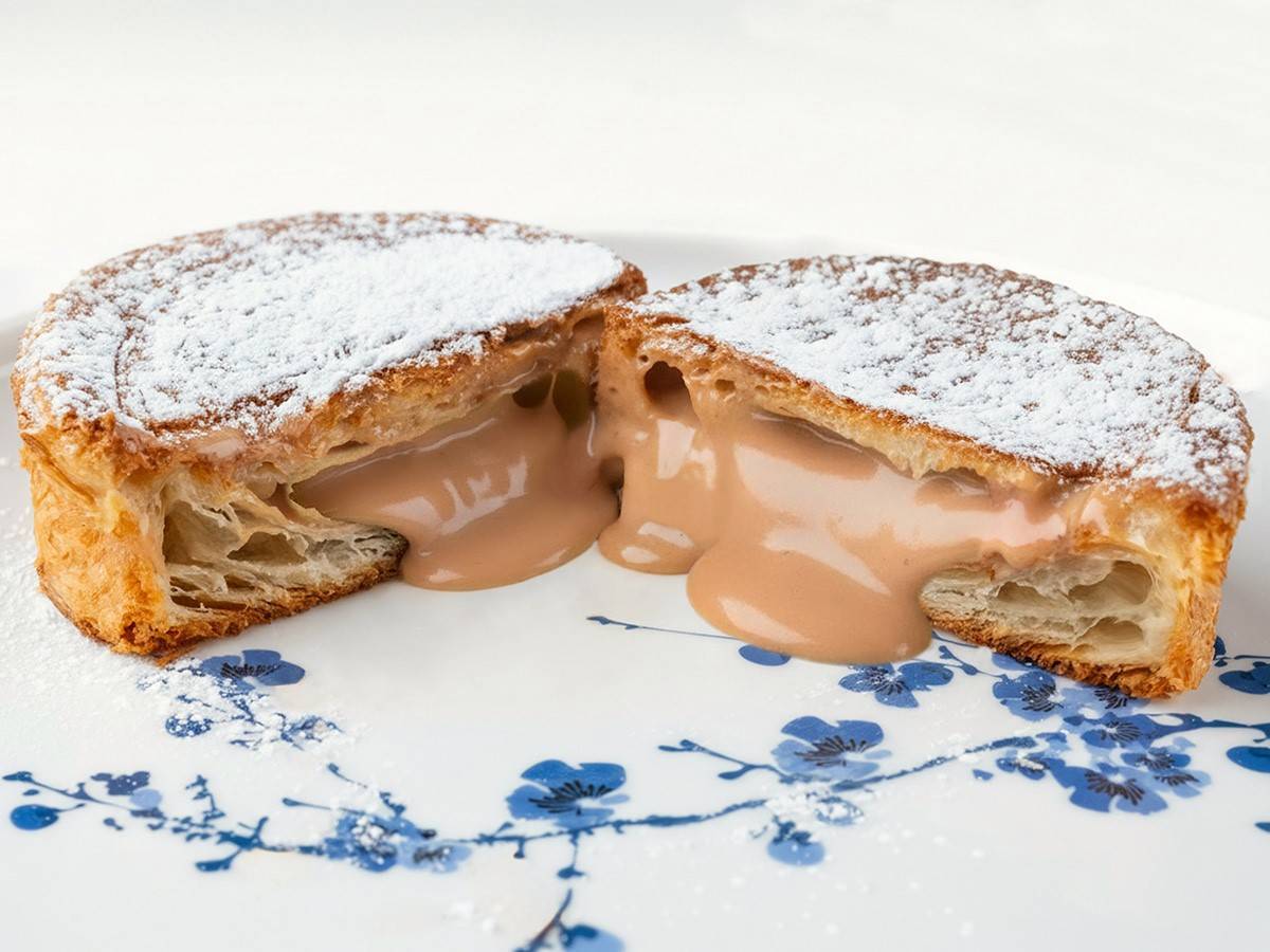 Круассан с карамельным кремом