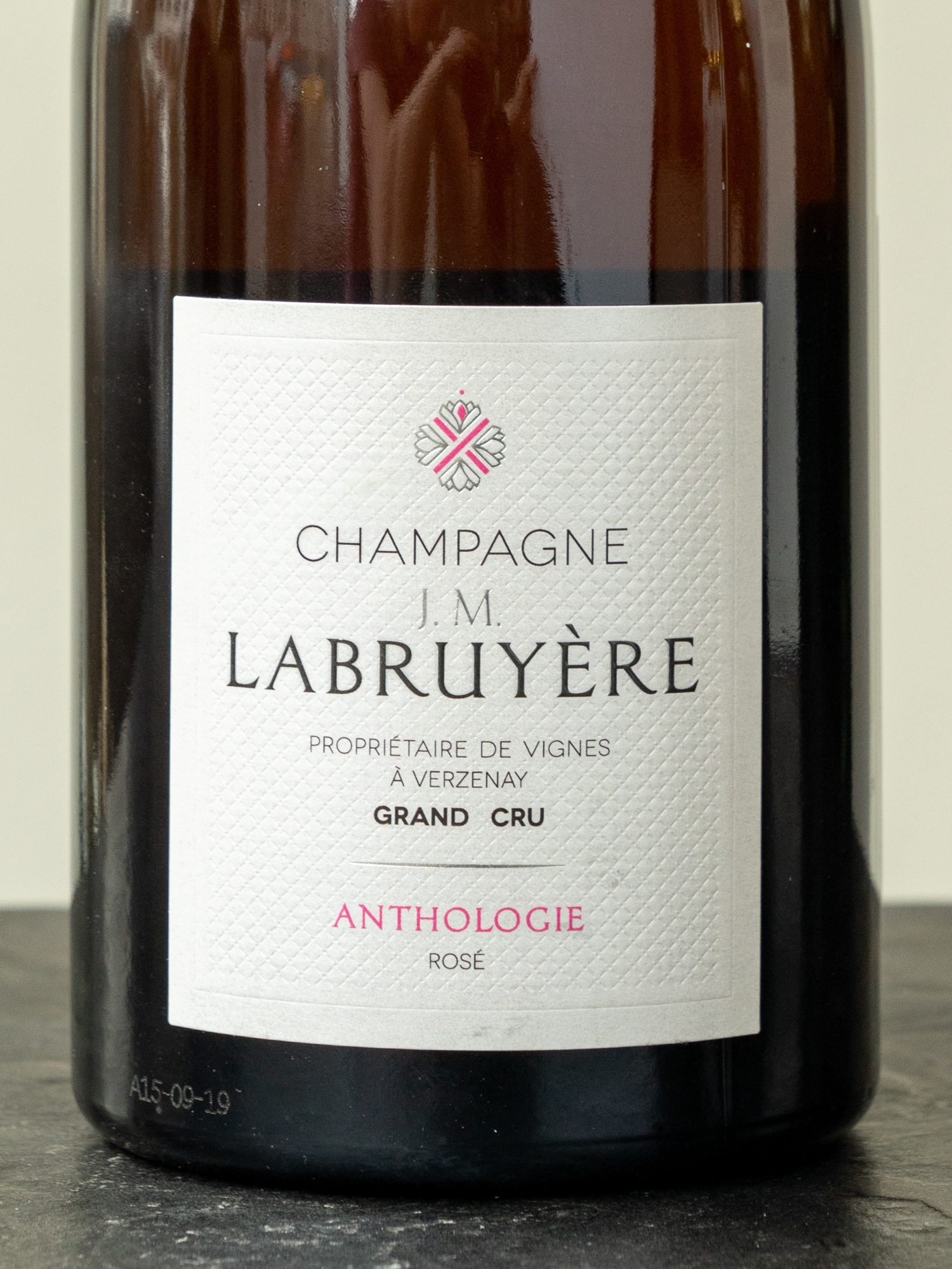 Шампанское J.M. Labruyere Champagne Grand Cru Anthologie Rose купить в винном ресторане Остерия - лучшая цена Шампанское J.M. Labruyere Champagne Grand Cru Anthologie Rose / Гран Крю Экстра Брют Розе Антоложи Лабрюйер