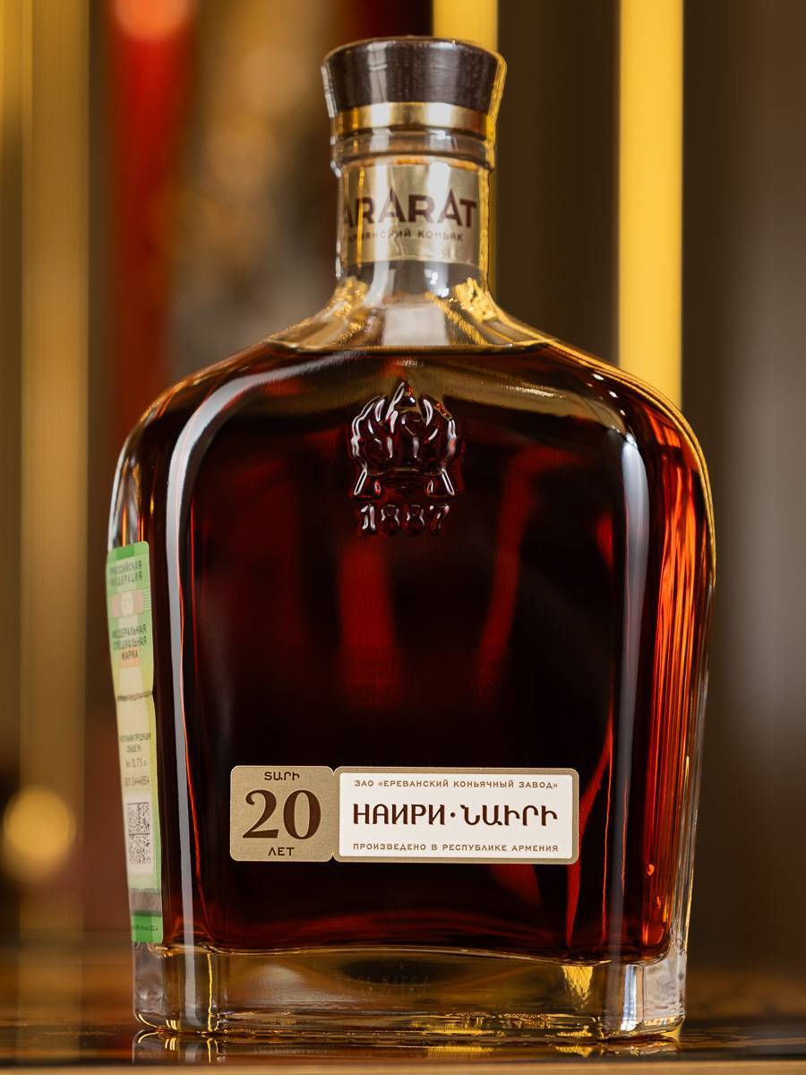 Коньяк Арарат Наири 20 лет 700 мл / Ararat Nairi 20 years old