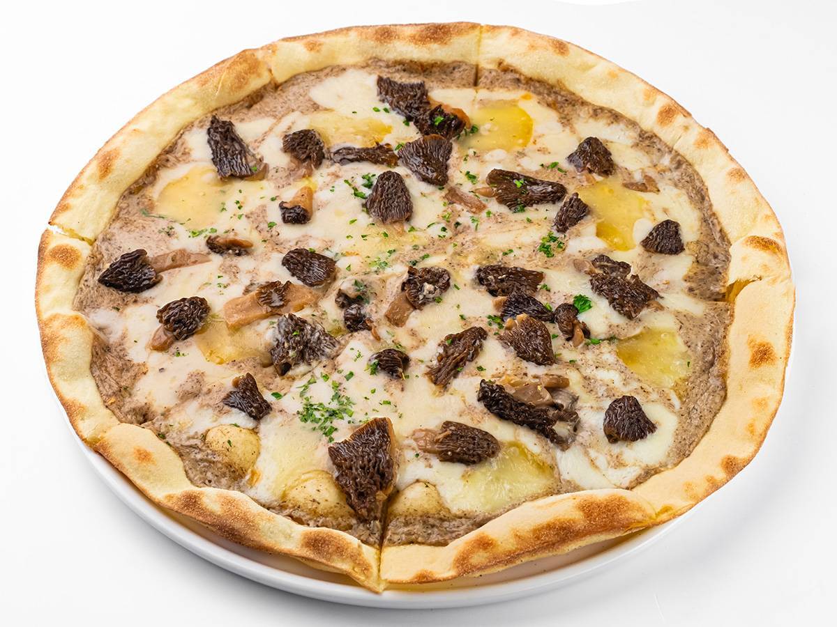 Пицца со свежими сморчками 
