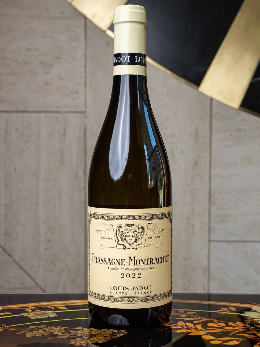 Вино Louis Jadot Chassagne-Montrachet 2022 купить в винном ресторане Остерия - лучшая цена Вино Louis Jadot Chassagne-Montrachet 2022 / Луи Жадо Шассань-Монраше