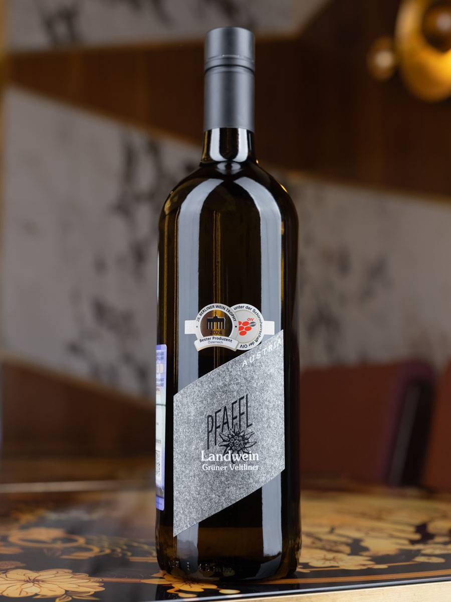 Вино Weingut R&A Pfaffl Gruner Veltliner Landwein 1 l / Ландвайн Грюнер Вельтлинер