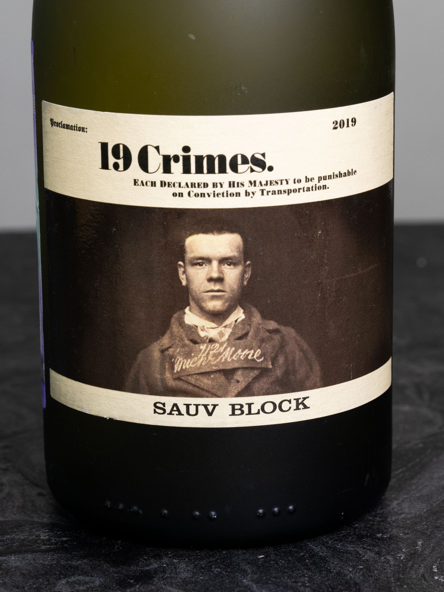 Купить вино 19 Crimes Sauvignon Block в винном ресторане Остерия цена Вино 19 Crimes Sauvignon Block / 19 Краймс Совиньон Блок
