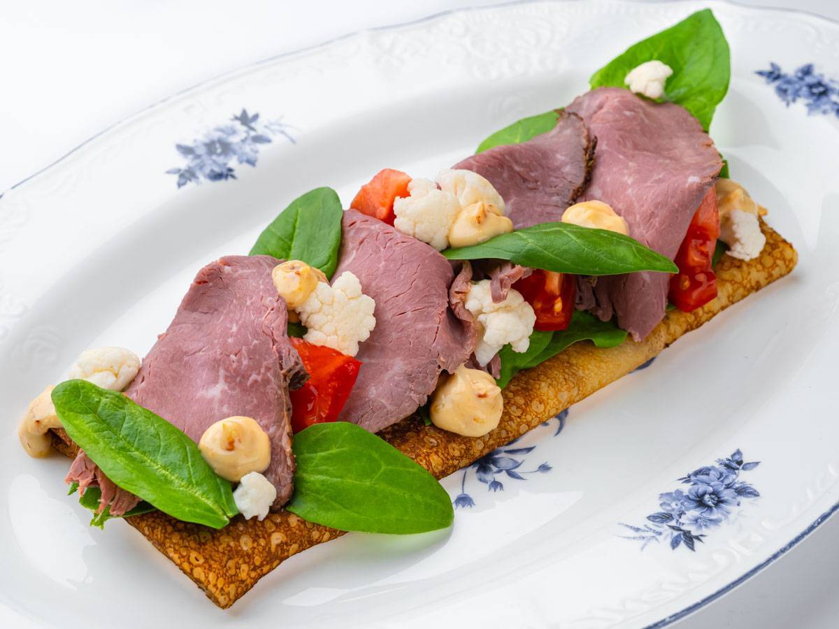 Блины с ростбифом и сыром