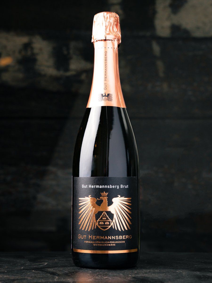 Игристое вино Gut Hermannsberg Riesling Sekt Brut купить в ресторане Остерия - лучшая цена Игристое вино Gut Hermannsberg Riesling Sekt Brut / Гут Хермансберг Рислинг Сект Брют