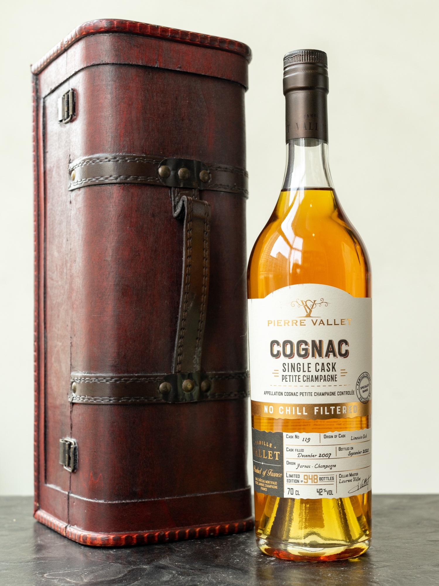 Коньяк Pierre Vallet Single Cask Antique Valisette купить в винном ресторане Остерия Амичи - лучшая цена Коньяк Pierre Vallet Single Cask Antique Valisette / Пти Шампань Пьер Валле Сингл Каск