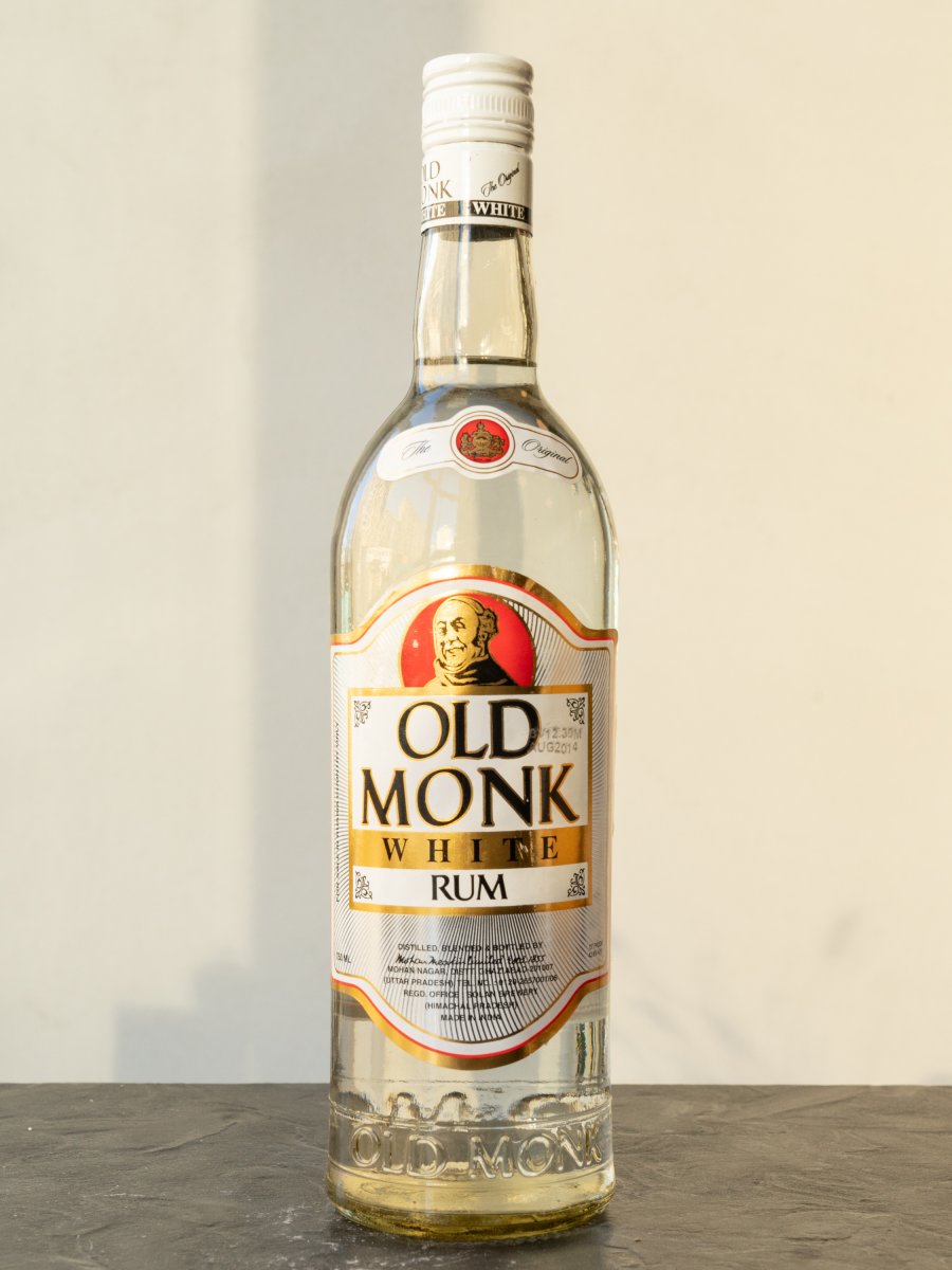 Ром Old Monk White купить в винном ресторане Остерия Амичи - лучшая цена Ром Old Monk White / Олд Монк Белый