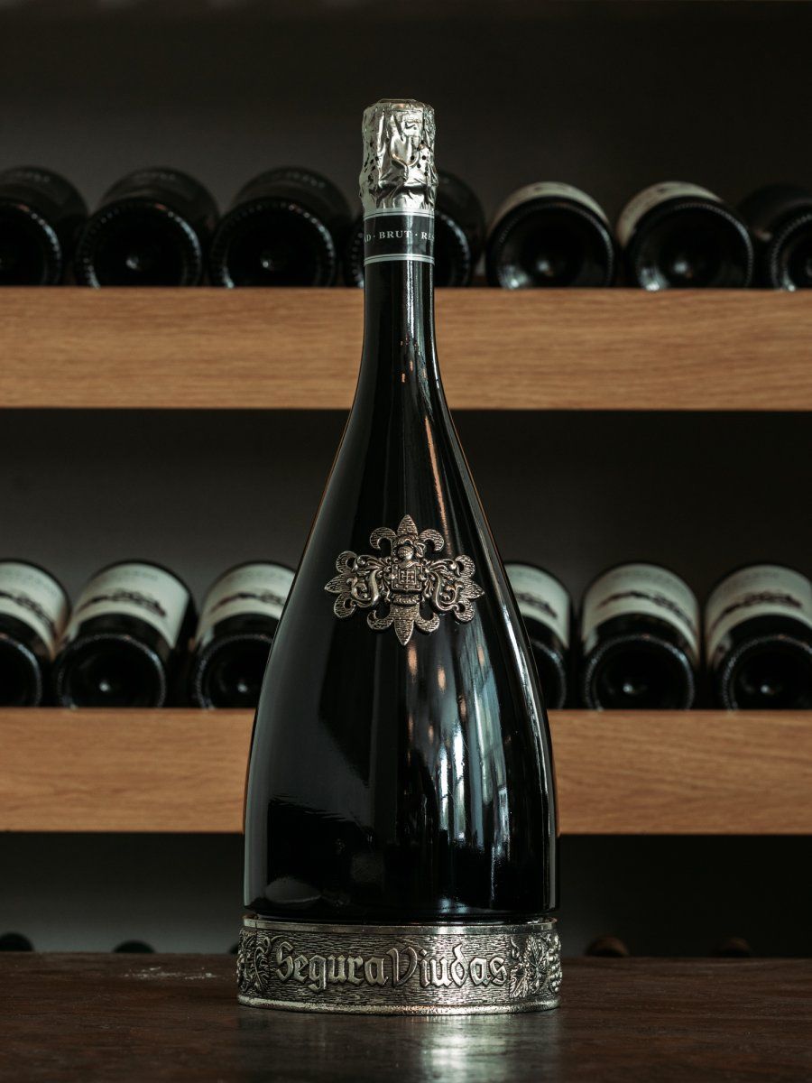 Купить игристое вино Segura Viudas Cava Brut Reserva Heredad- лучшая цена и выбор в Остерия Амичи Игристое вино Segura Viudas Cava Brut Reserva Heredad / Сегура Виудас Кава Брют Ресерва Эредад