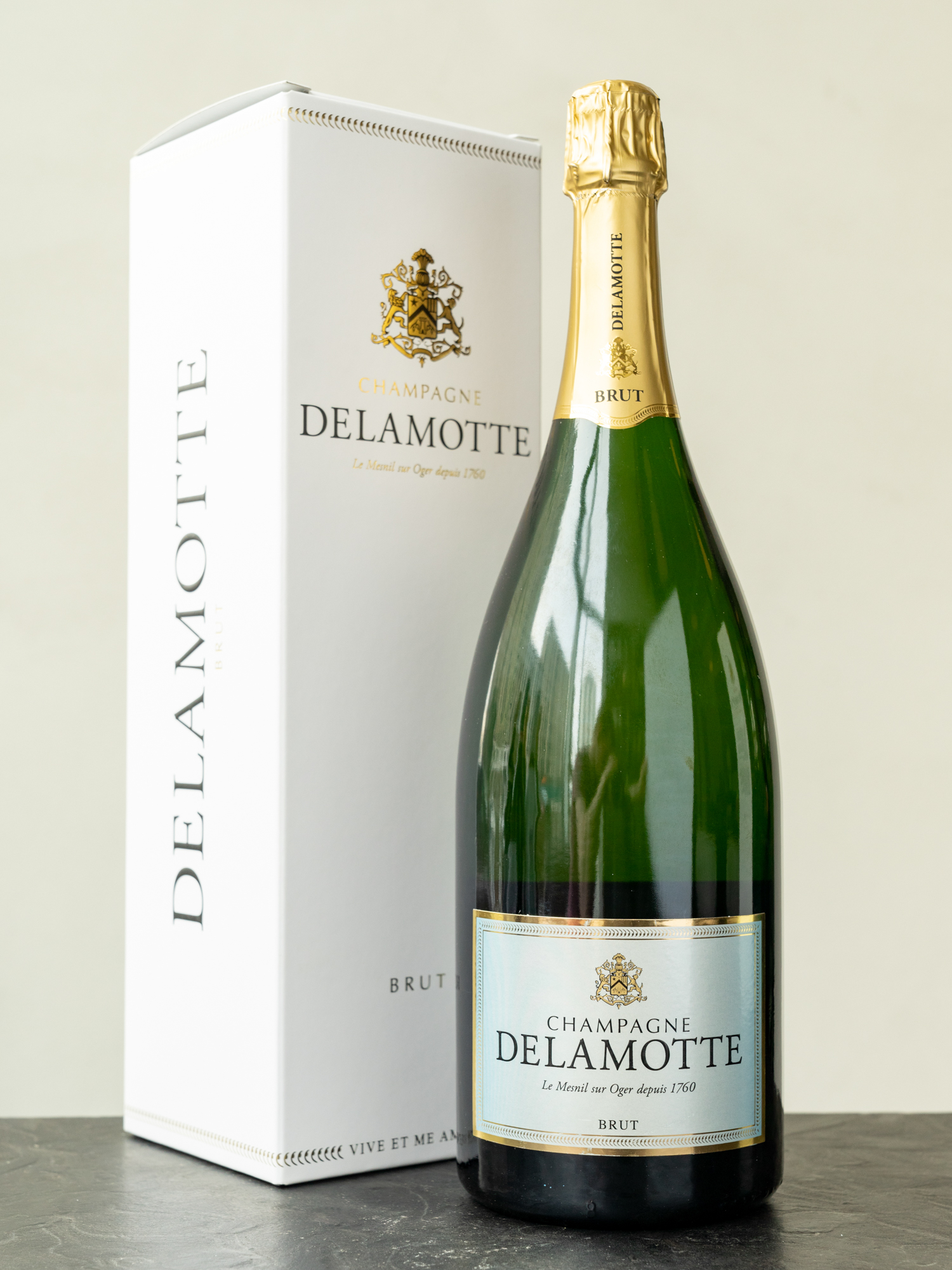 Шампанское Delamotte Brut Champagne купить в винном ресторане Остерия - лучшая цена Шампанское Delamotte Brut Champagne / Деламотт Шампань Брют