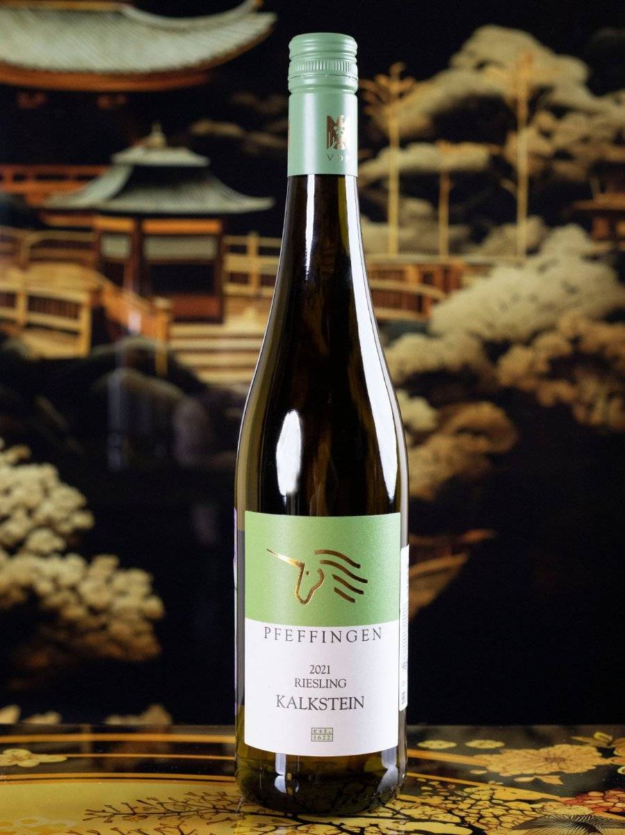 Вино Pfeffingen Ungstein Riesling Kalkstein купить в винном ресторане Остерия - лучшая цена Вино Pfeffingen Ungstein Riesling Kalkstein / Рислинг Калькштайн Пфеффинген