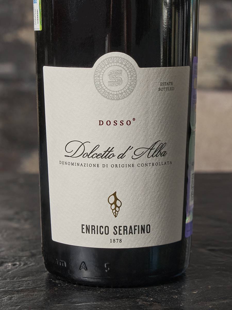 Вино Dolcetto d'Alba Dosso Doc Enrico Serafino купить в винном ресторане Остерия - лучшая цена Вино Dolcetto d'Alba Dosso Doc Enrico Serafino / Энрико Серафино Доссо Дольчетто д'Альба