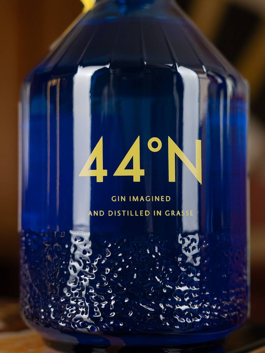 Джин 44° N / 44° Н