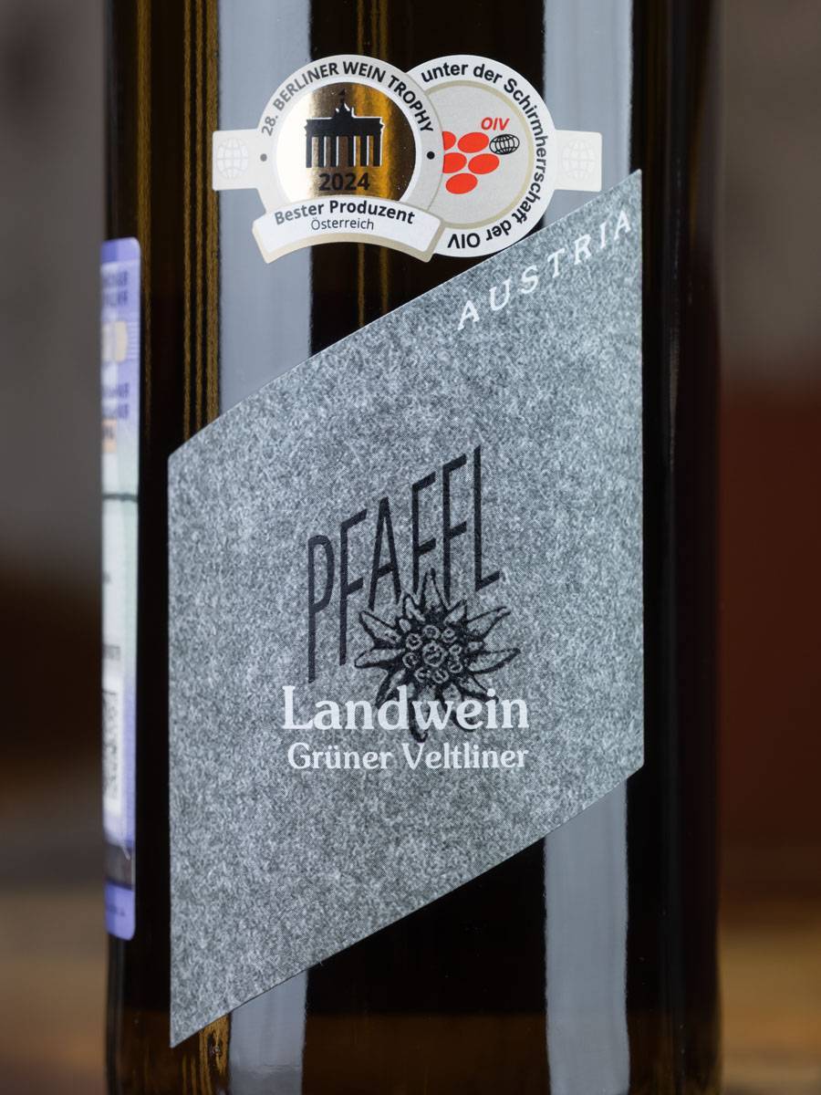 Вино Weingut R&A Pfaffl Gruner Veltliner Landwein 1 l / Ландвайн Грюнер Вельтлинер