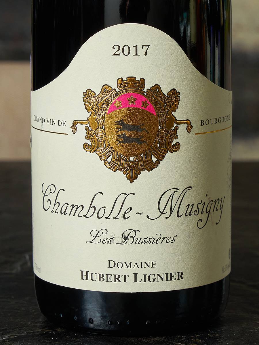 Вино Hubert Lignier Chambolle-Musigny Les Bussieres 2017 купить в винном ресторане Остерия - лучшая цена Вино Hubert Lignier Chambolle-Musigny Les Bussieres 2017 AOC / Шамболь-Мюзиньи Юбер Линье Ле Бюсьер