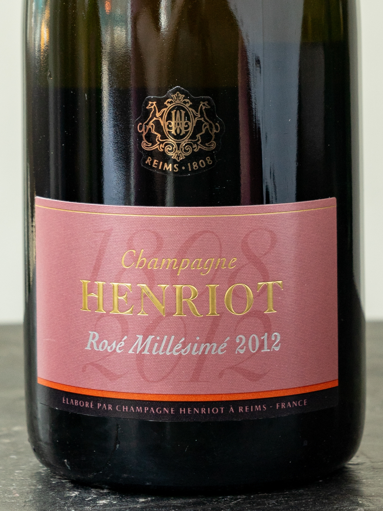 Шампанское Henriot Brut Rose Millesime купить в винном ресторане Остерия - лучшая цена Шампанское Henriot Brut Rose Millesime / Энрио Миллезим розовое брют