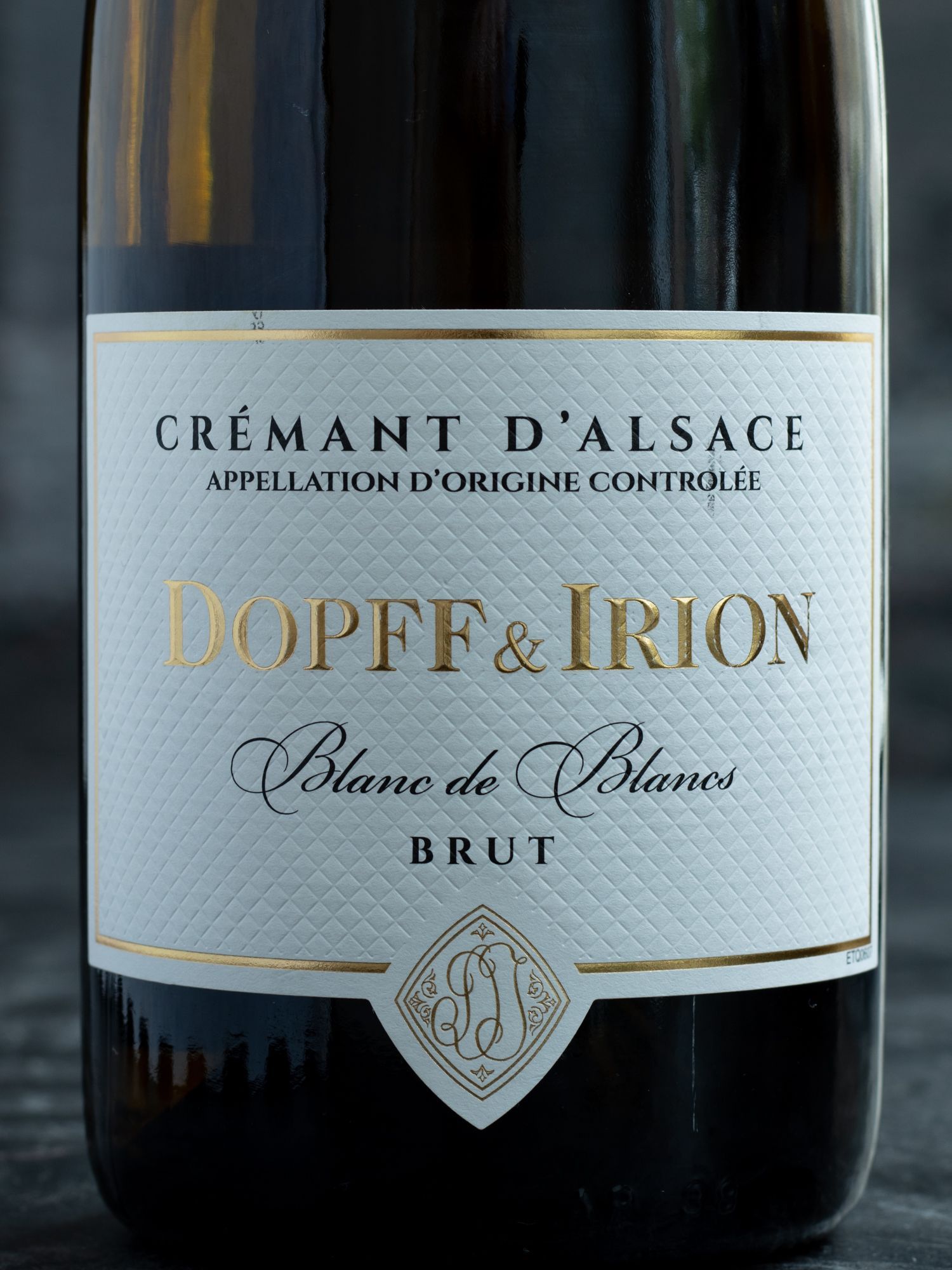 Купить игристое вино Игристое вино Dopff & Irion Cremant d'Alsace Brut Blanc de Blanc - лучшая цена и выбор в Остерия Амичи Игристое вино Dopff & Irion Cremant d'Alsace Brut Blanc de Blanc / Допф энд Ирион Креман д'Эльзас Брют Блан де Блан