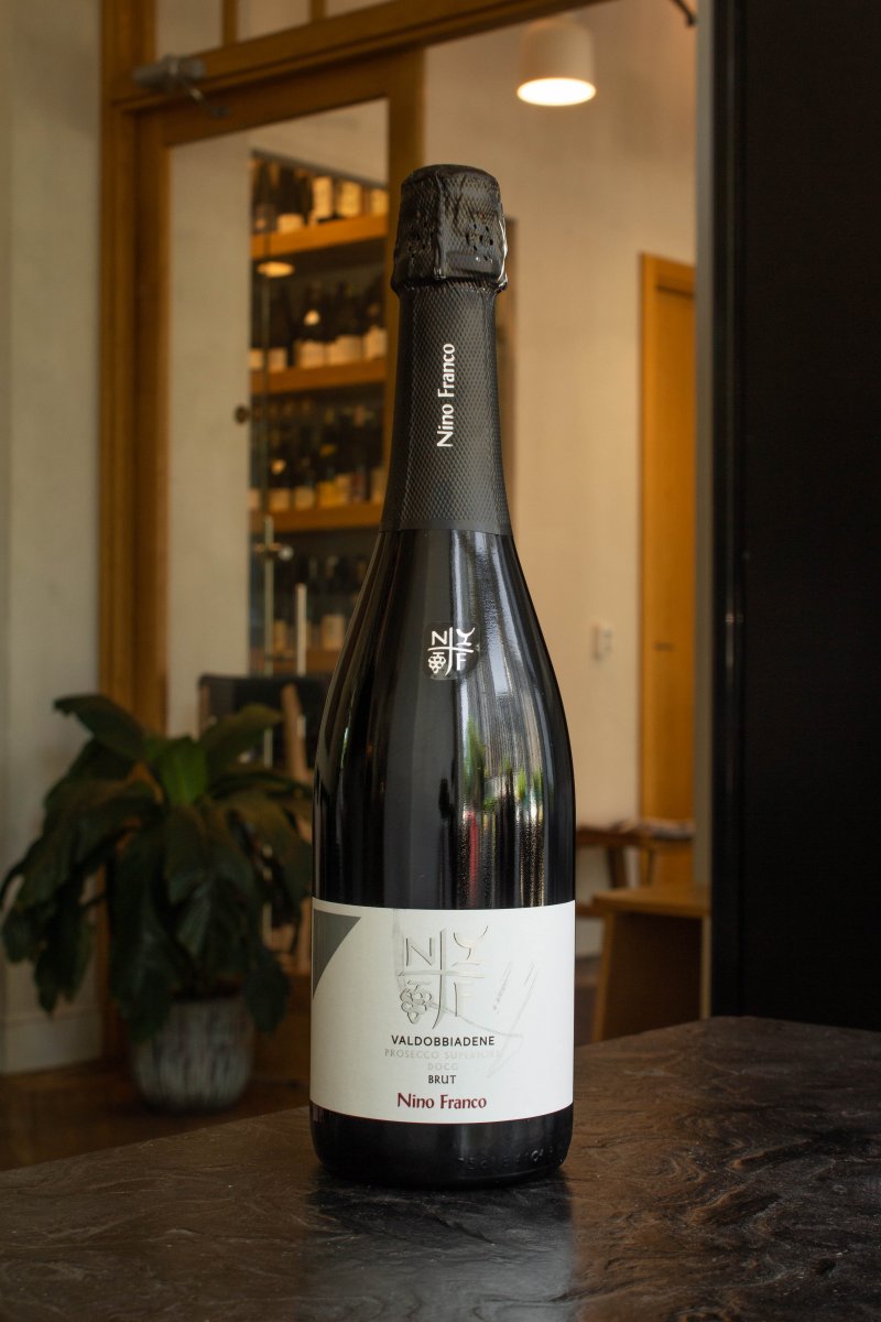 Игристое вино Nino Franco Valdobbiadene Prosecco Superiore Brut купить в винном ресторане Остерия - лучшая цена Игристое вино Nino Franco Valdobbiadene Prosecco Superiore Brut / Нино Франко Вальдобьядене Просеко Сюперьоре Брют