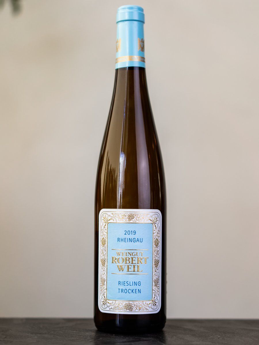 Купить вино Robert Weil Rheingau Riesling Tradition в винном ресторане Остерия цена Вино Robert Weil Rheingau Riesling Trocken / Роберт Вайль Рейнгау Рислинг Трокен