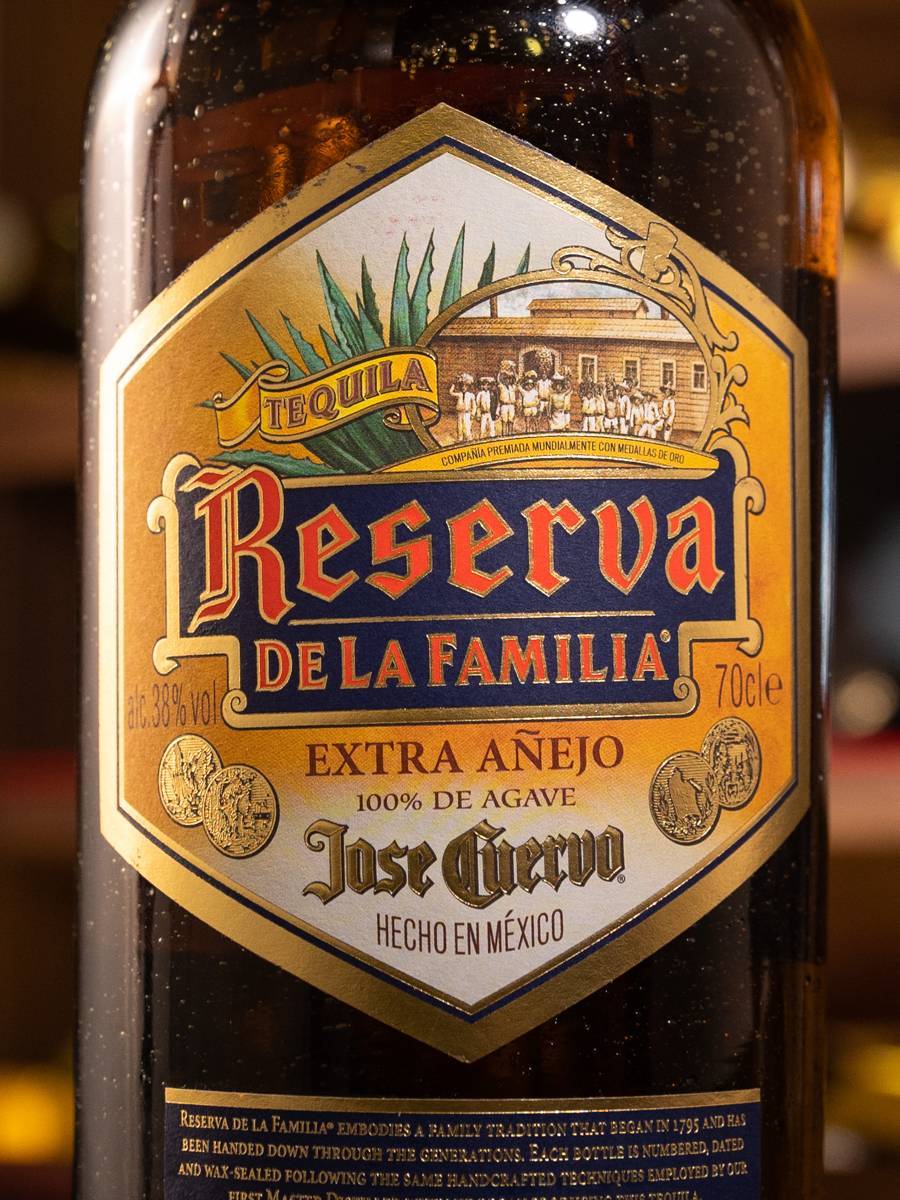 Этикетка Jose Cuervo Reserva De La Familia Extra Anejo