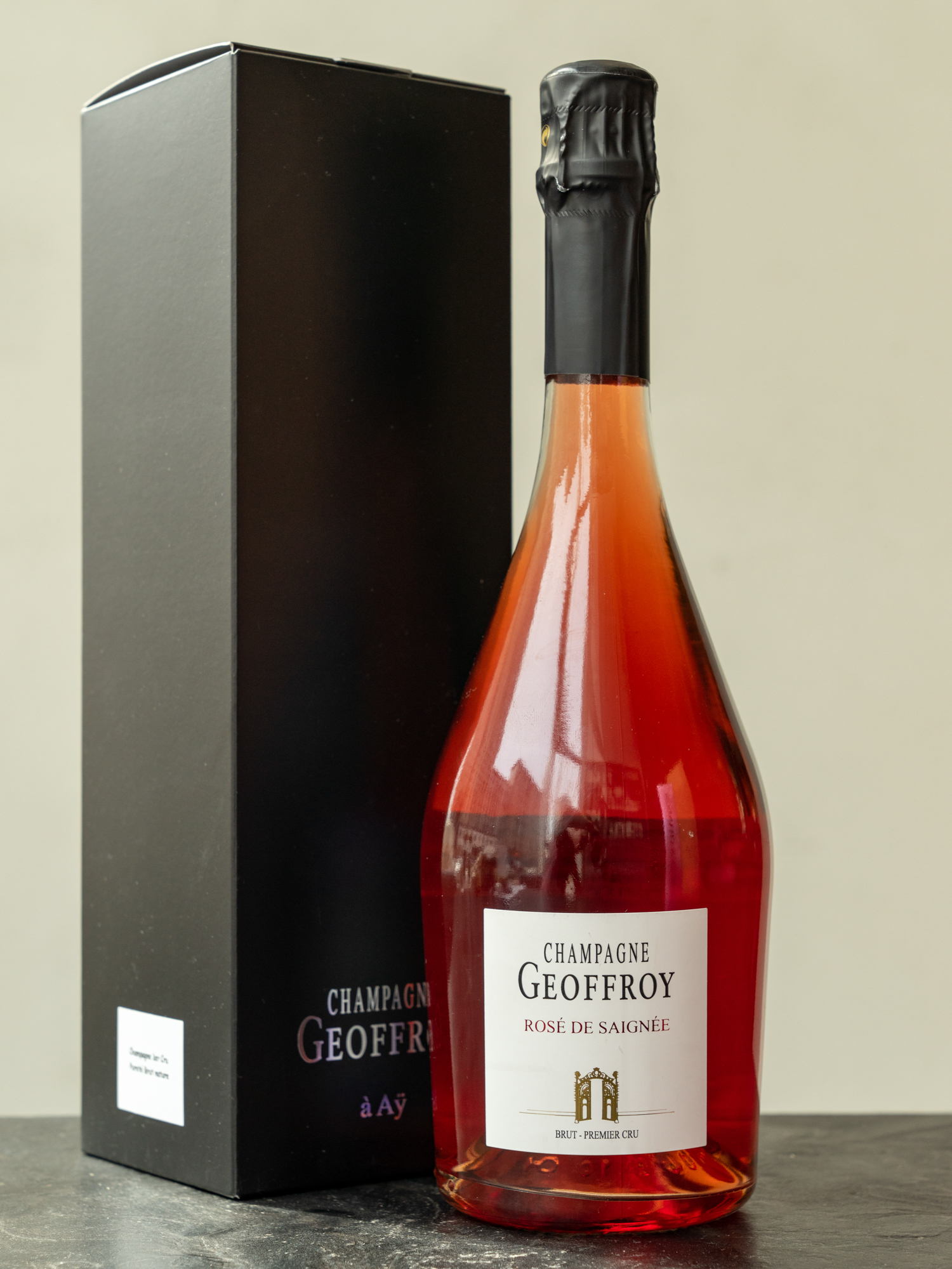Подарочная упаковка Champagne Geoffroy Rose de Saignee Brut Premier Cru