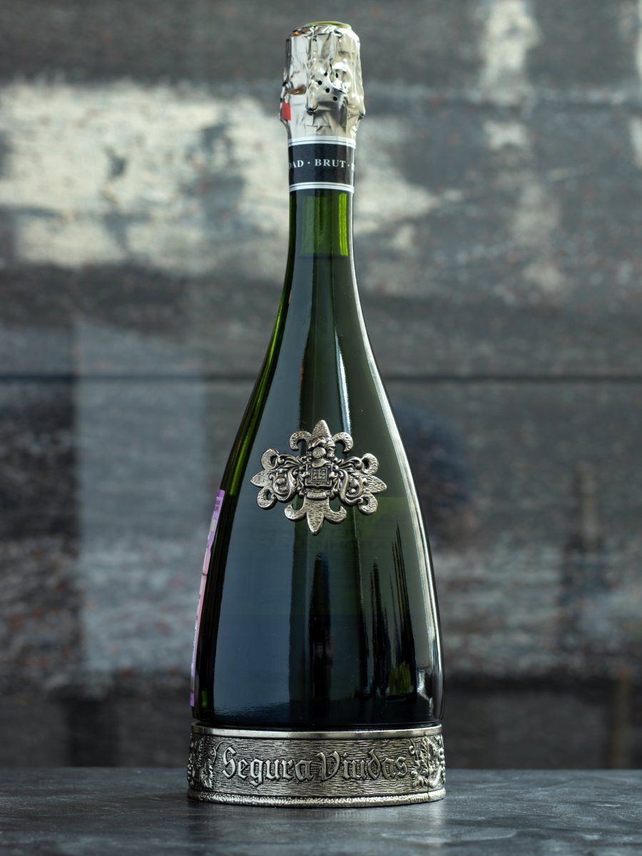 Купить игристое вино Segura Viudas Cava Brut Reserva Heredad 750 - лучшая цена и выбор в Остерия Амичи Игристое вино Segura Viudas Cava Brut Reserva Heredad 750 ml / Сегура Виудас Кава Брют Ресерва Эредад 750 мл